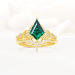 Vintage Kite Cut Emerald Engagement Ring Set with Chevron Band - Yellow-Gold
