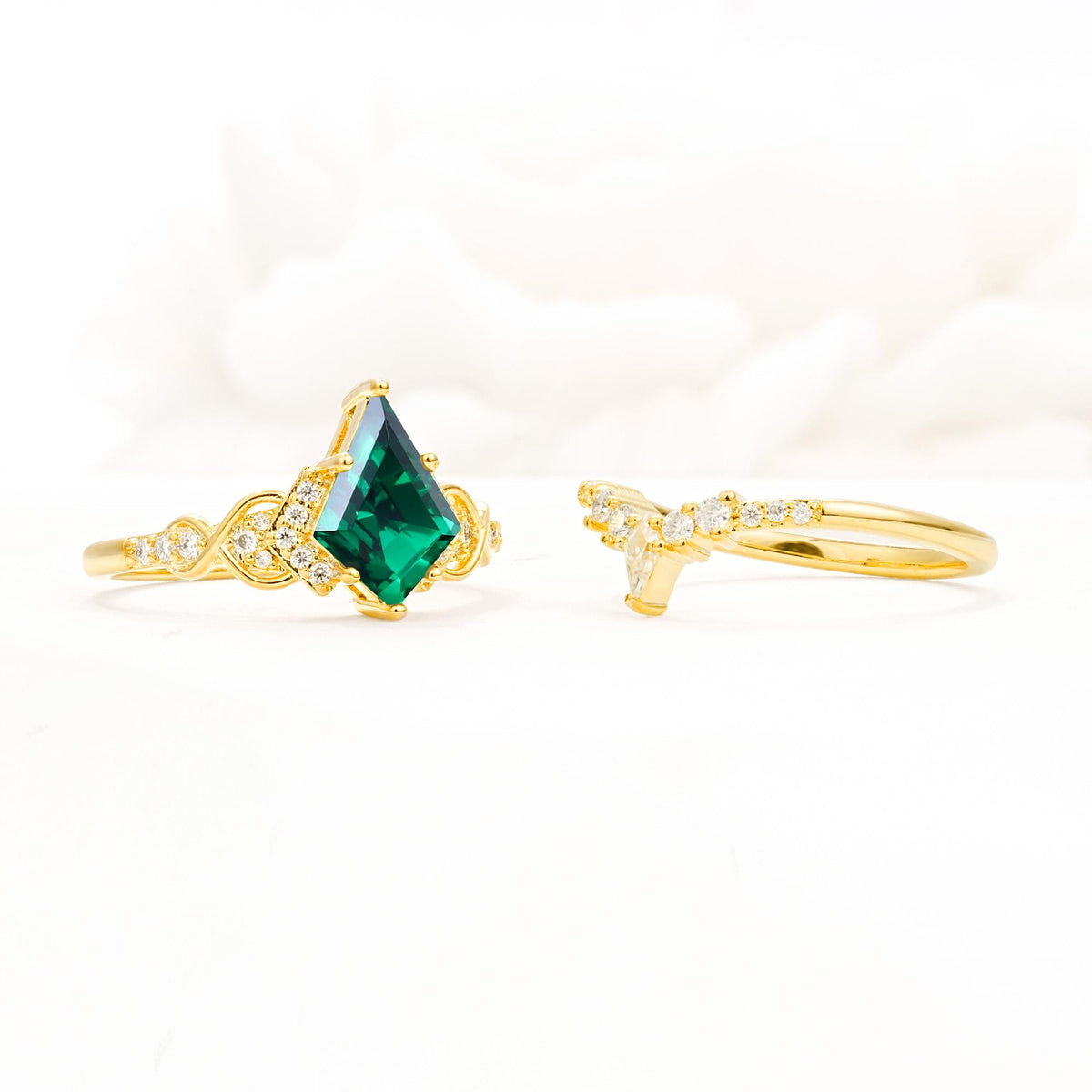 Vintage Kite Cut Emerald Engagement Ring Set with Chevron Band - Additional view