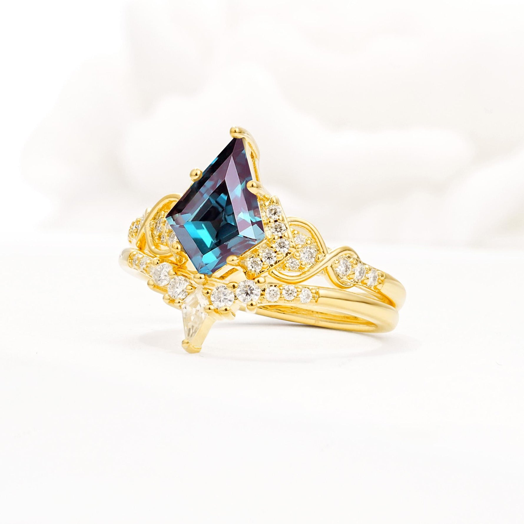 Vintage Kite Cut Alexandrite Engagement Ring Set with Chevron Band - Rose-Gold