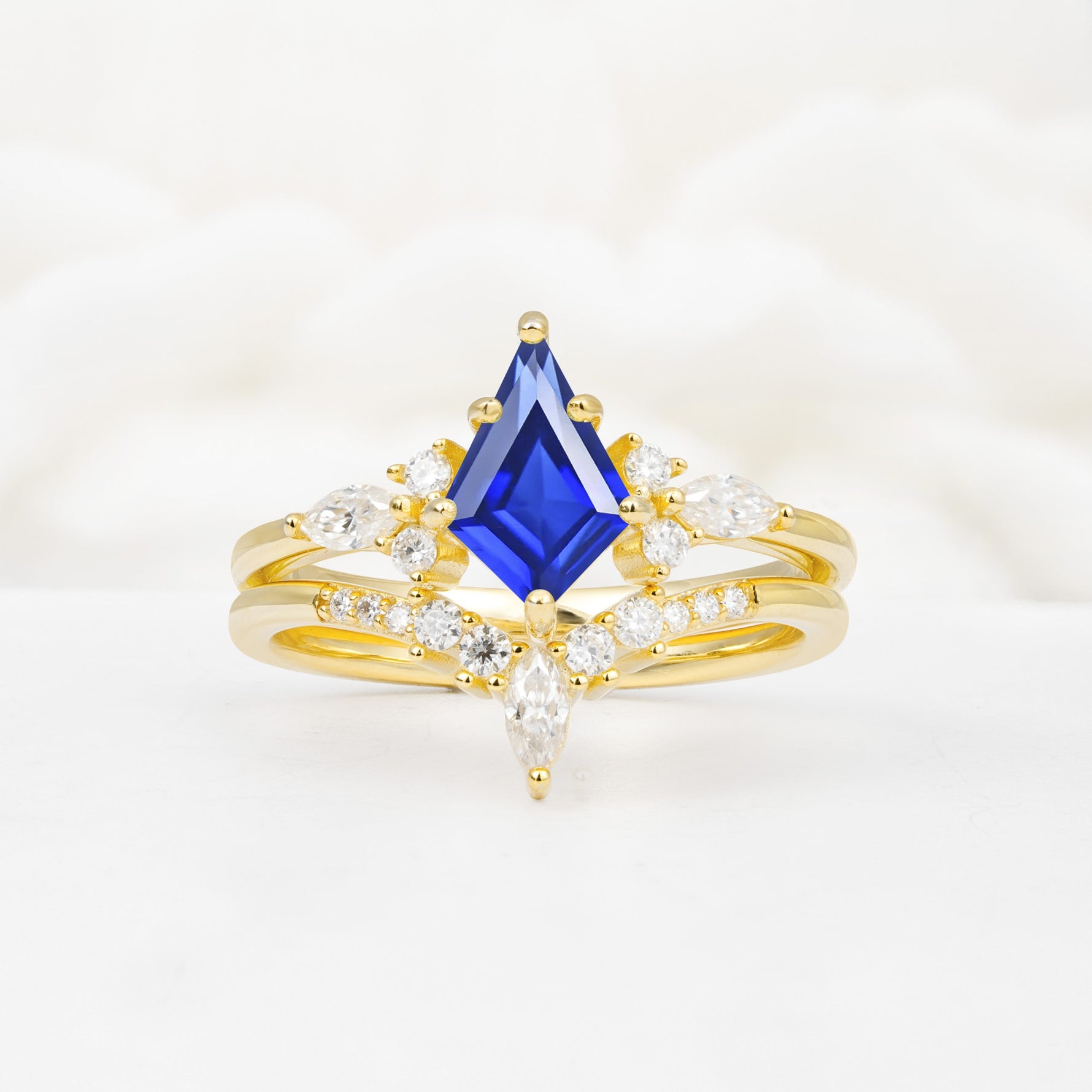 Vintage Kite Cut Split Shank Crown Sapphire Bridal Ring Set - Yellow-Gold