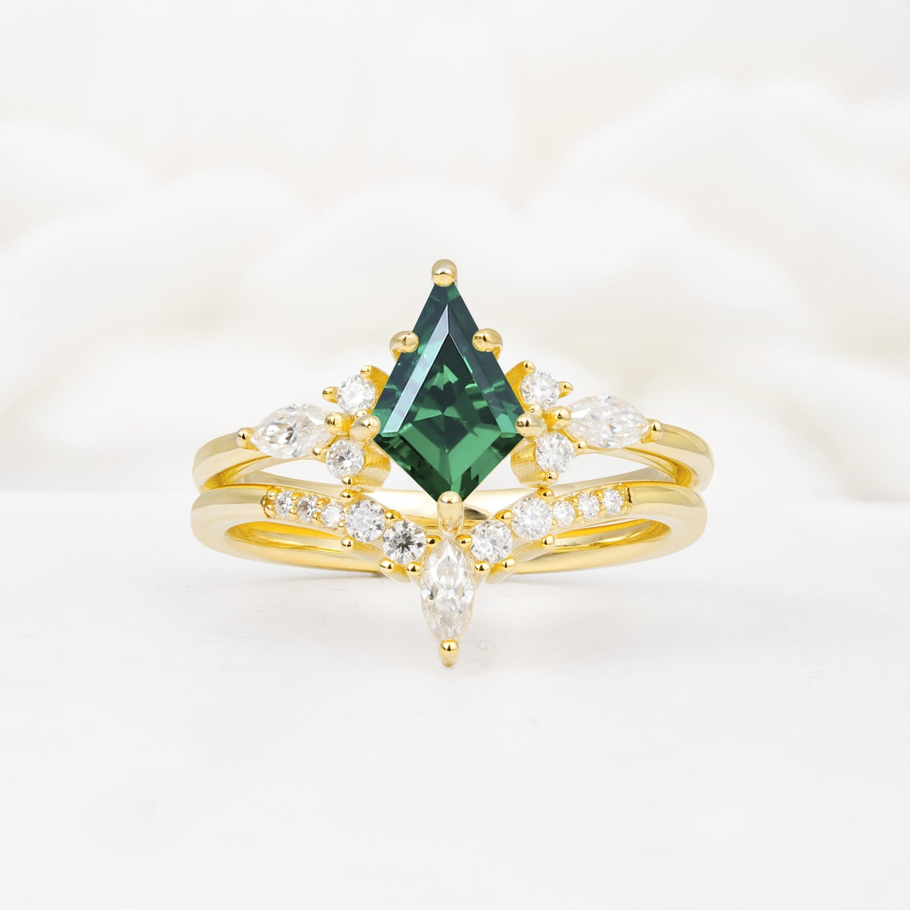 Vintage Kite Cut Split Shank Crown Emerald Bridal Ring Set - Yellow-Gold