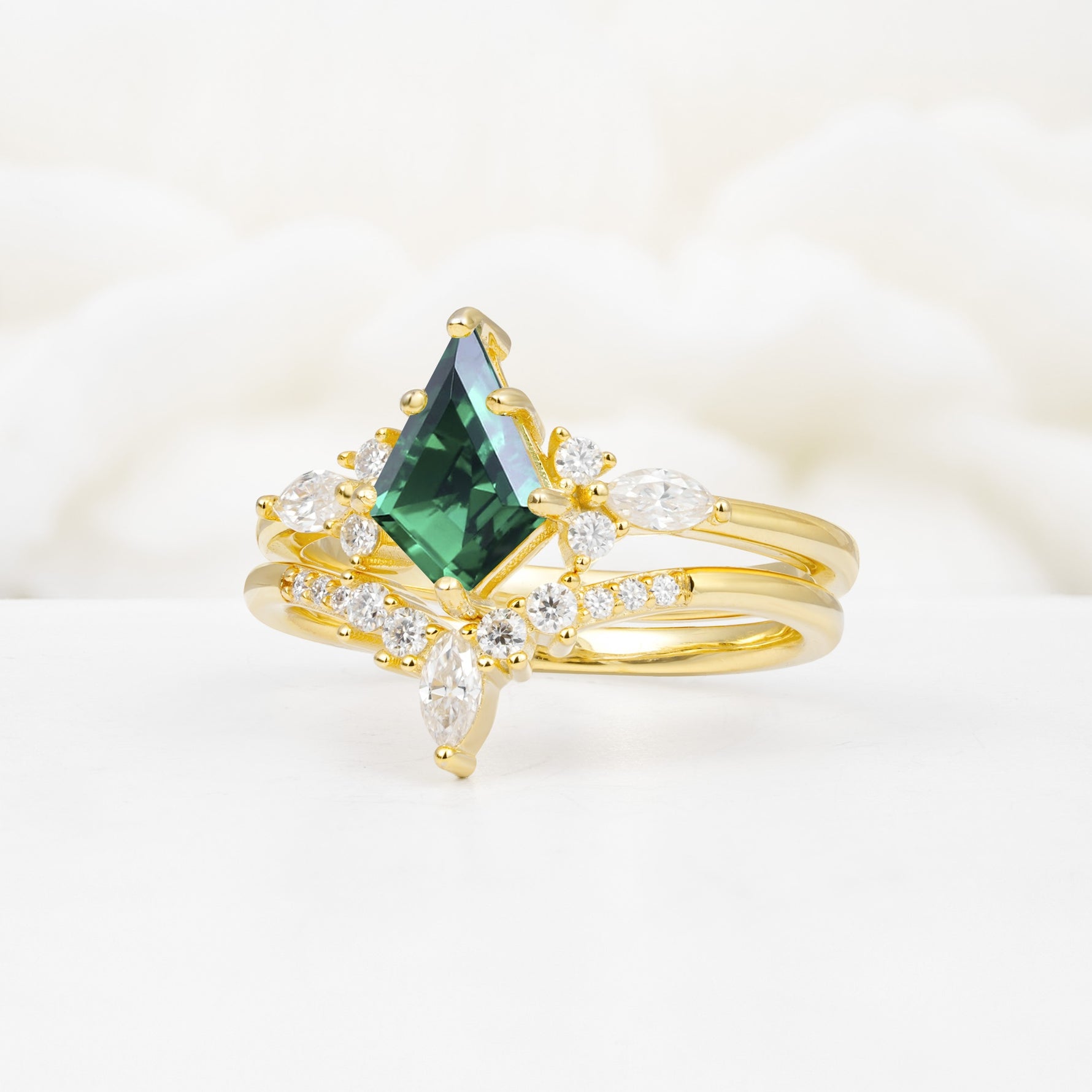 Vintage Kite Cut Split Shank Crown Emerald Bridal Ring Set - Rose-Gold