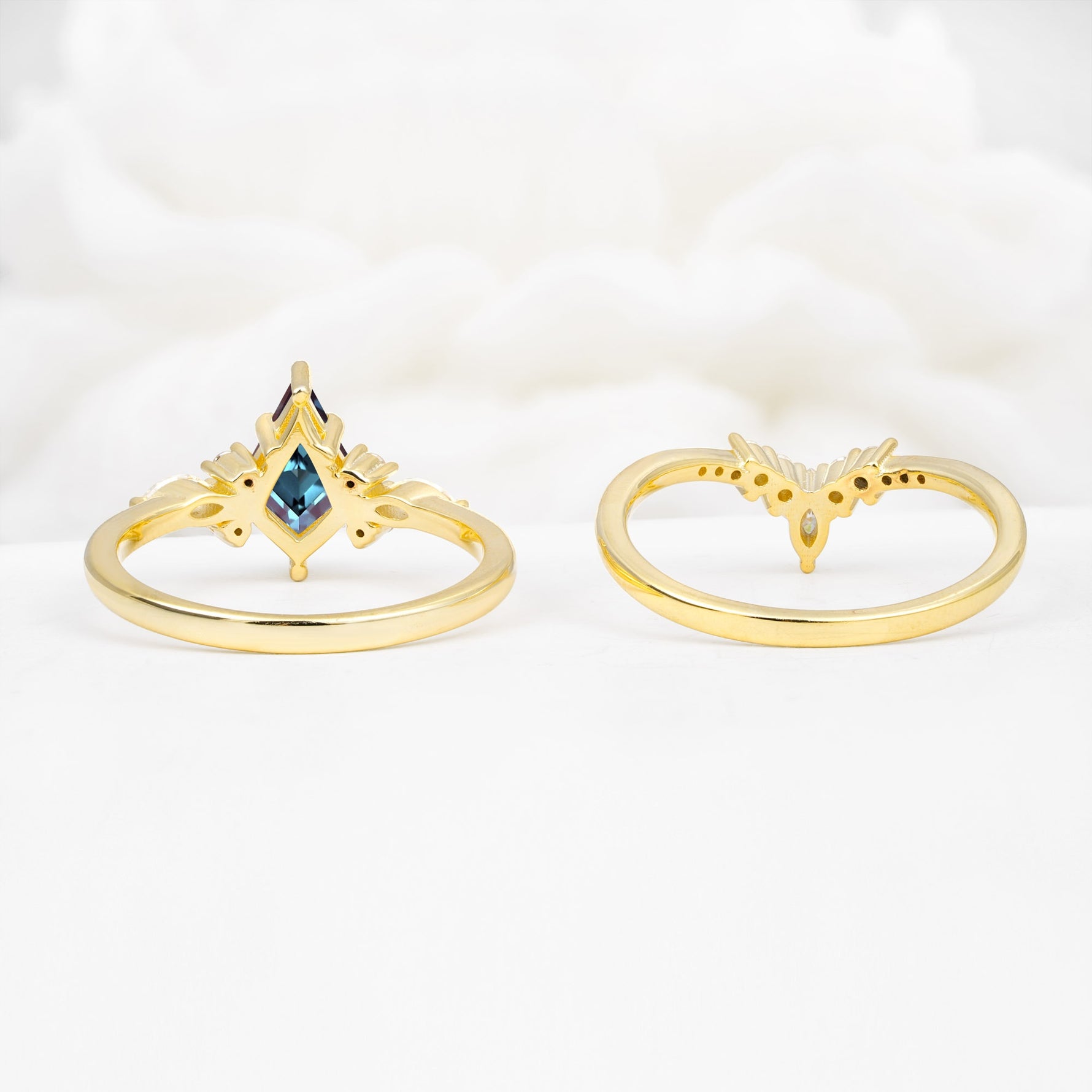 Vintage Kite Cut Split Shank Crown Alexandrite Bridal Ring Set - Additional view