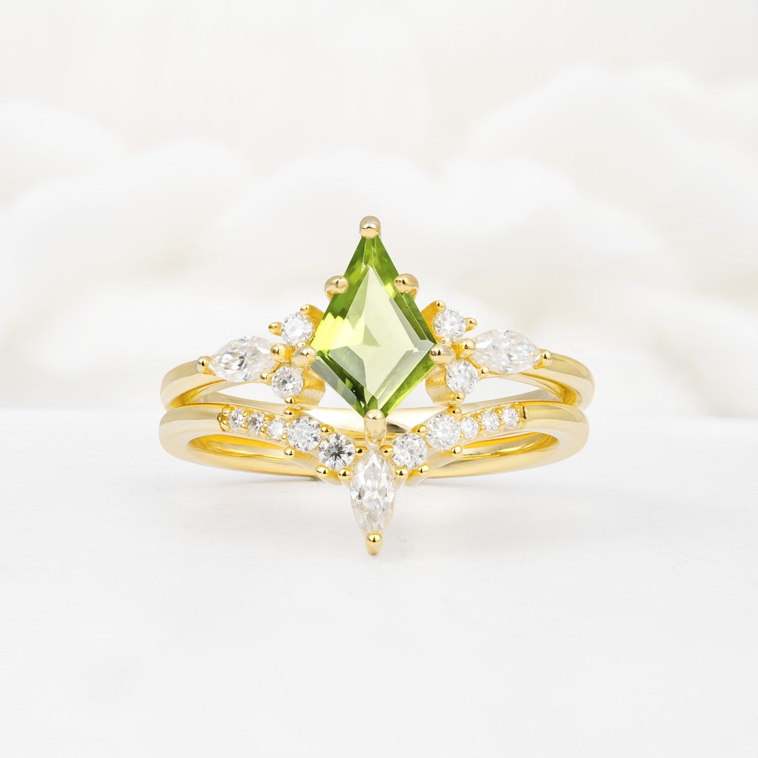 Vintage Kite Cut Split Shank Crown Peridot Bridal Ring Set - Yellow-Gold