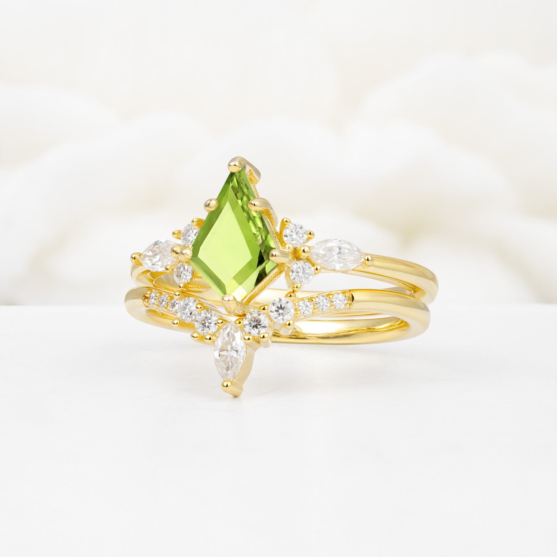 Vintage Kite Cut Split Shank Crown Peridot Bridal Ring Set - Rose-Gold