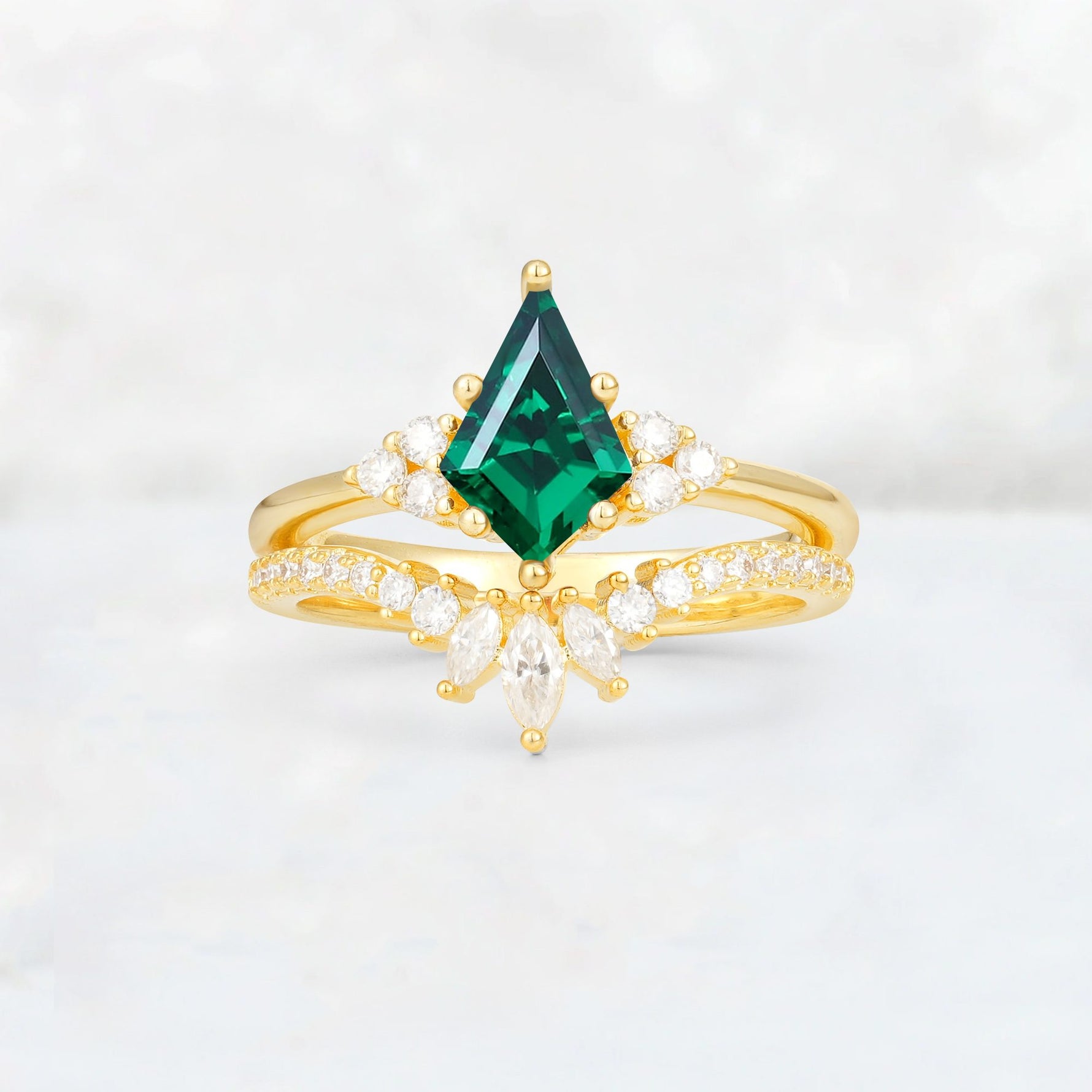 Kite Cut Emerald Marquise Cluster Bridal Ring Set - Yellow-Gold