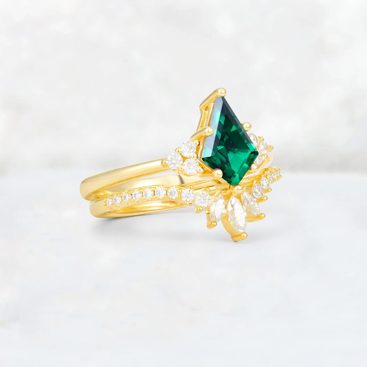 Kite Cut Emerald Marquise Cluster Bridal Ring Set - Rose-Gold