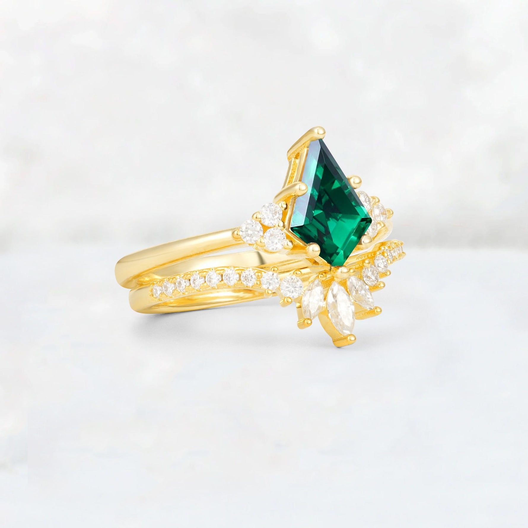 Kite Cut Emerald Marquise Cluster Bridal Ring Set - Rose-Gold