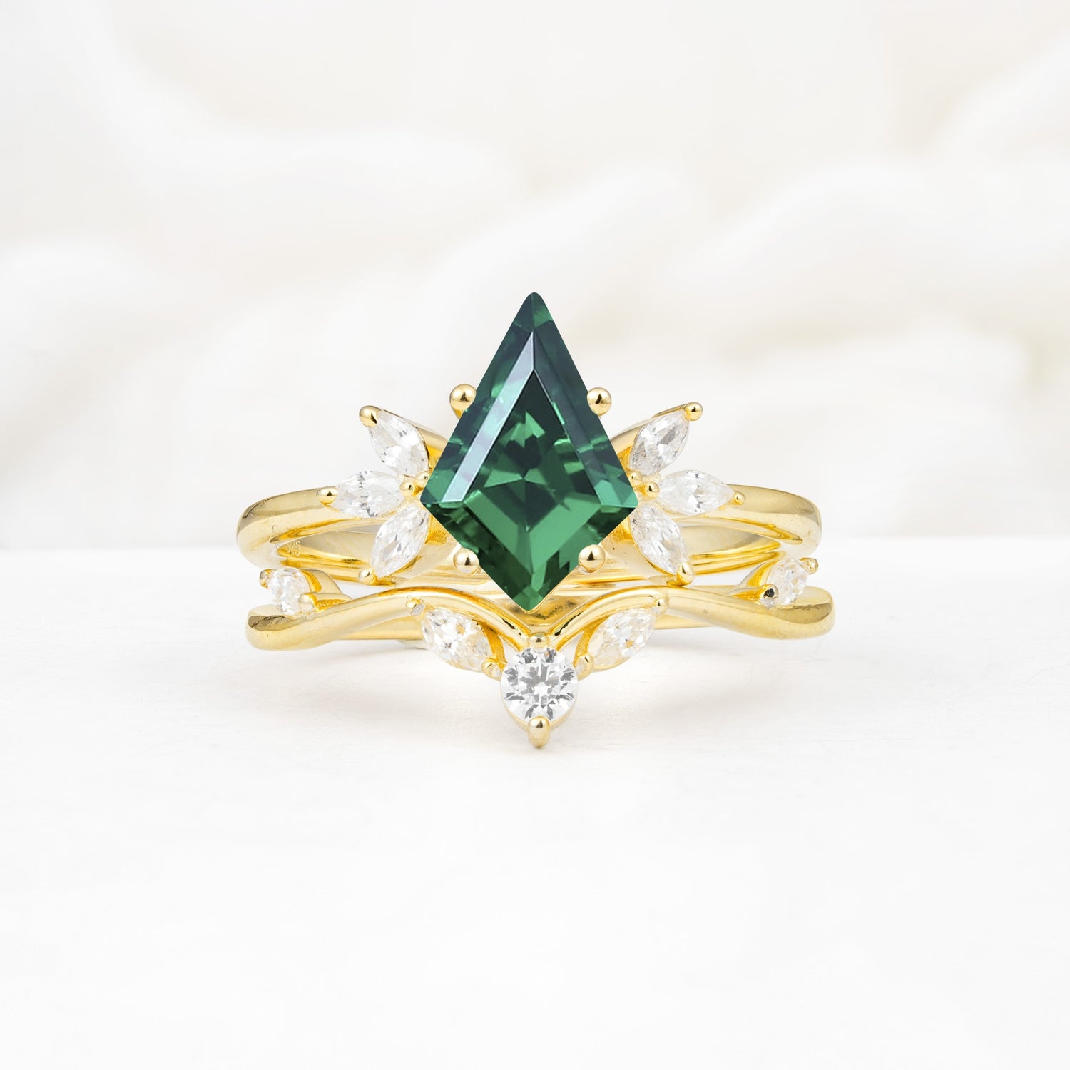 Vintage Floral Split Shank Kite Cut Emerald Bridal Ring Set - Yellow-Gold