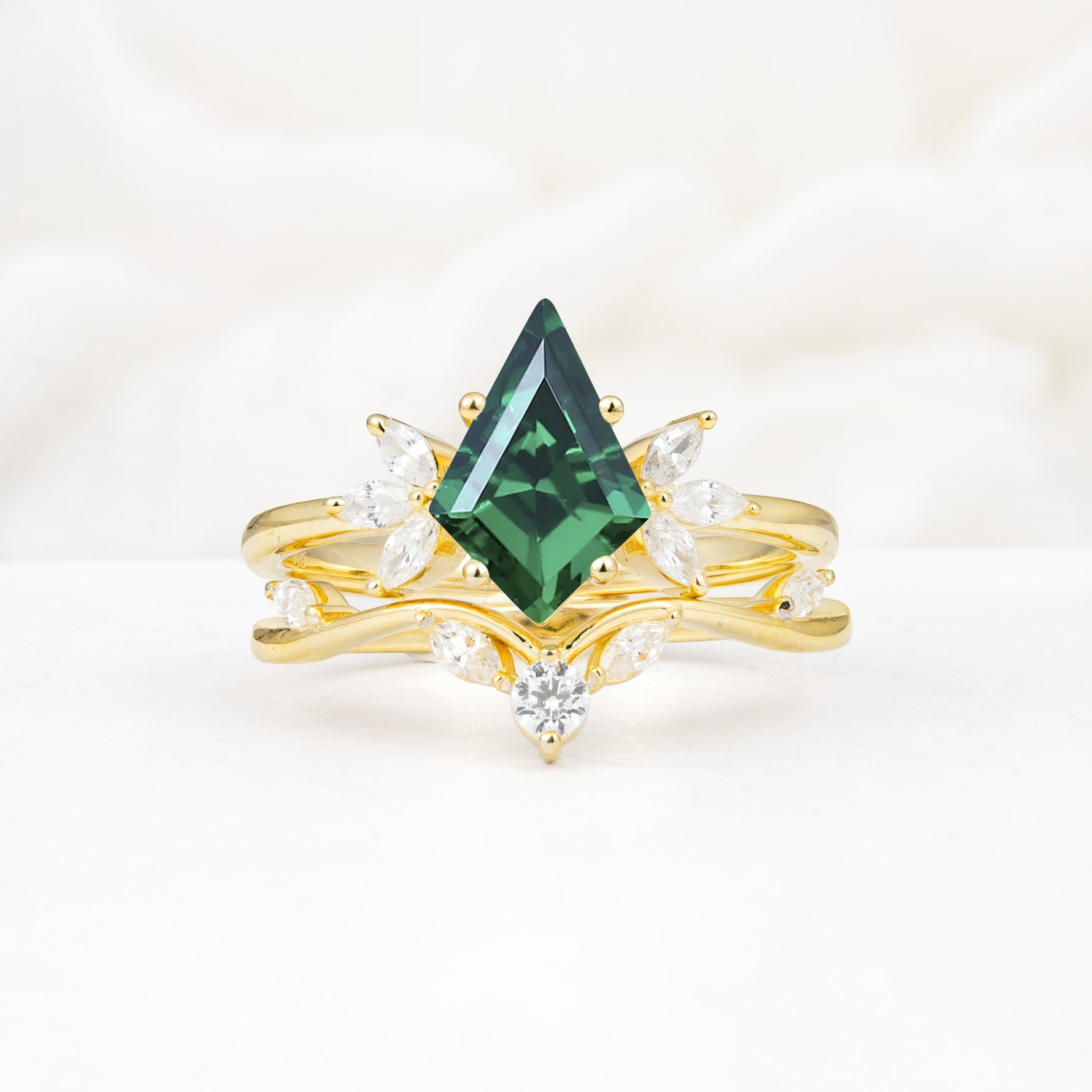 Vintage Floral Split Shank Kite Cut Emerald Bridal Ring Set - Yellow-Gold