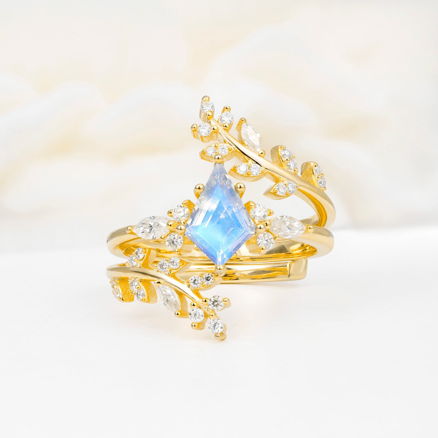 SR17091 Moonstone Ring - Yellow-Gold