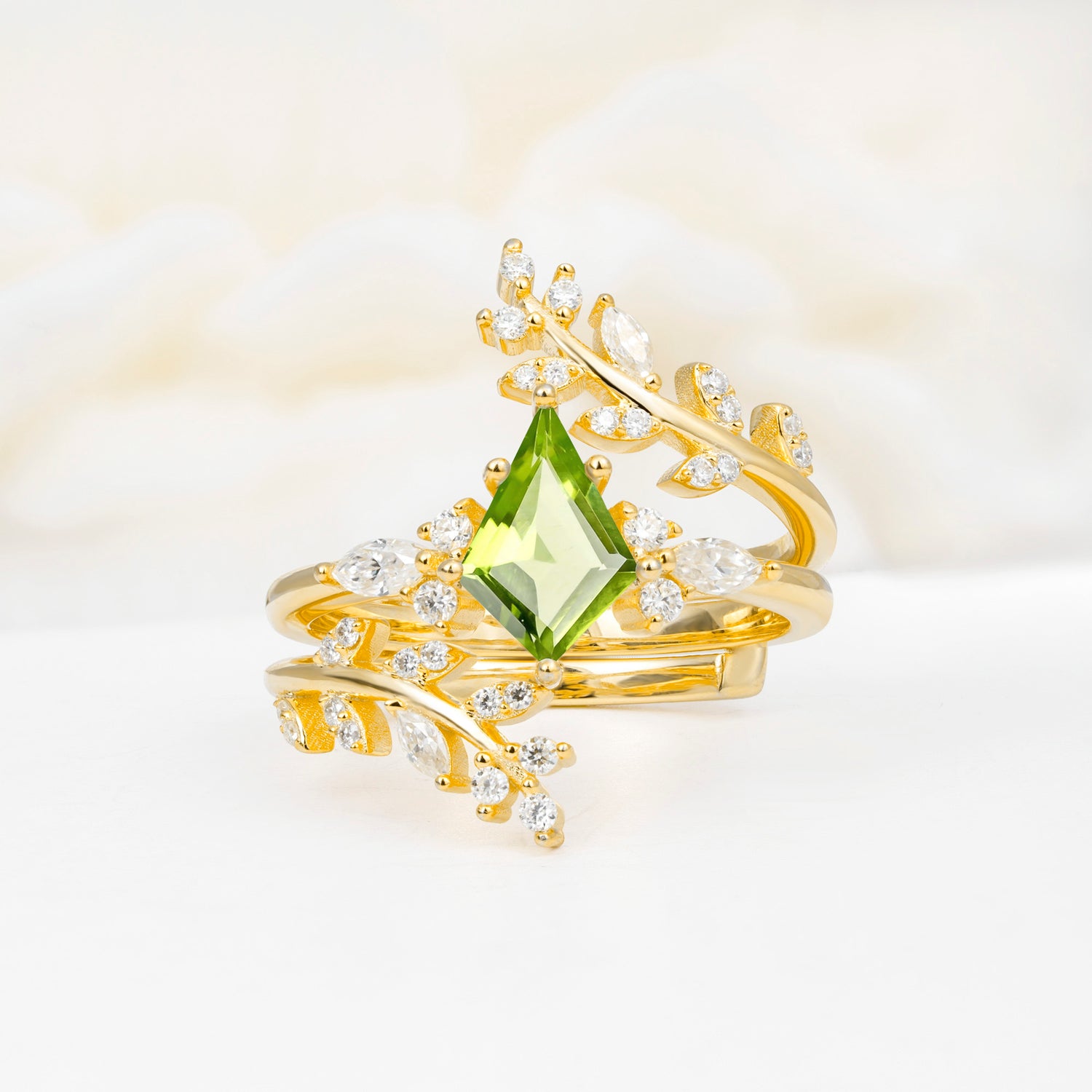 SR17091 Peridot Ring - Yellow-Gold