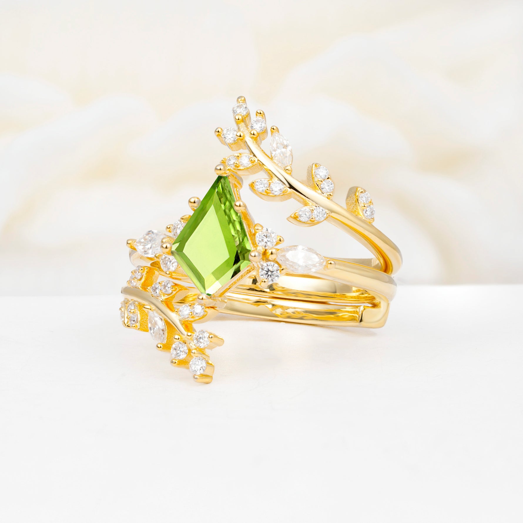 SR17091 Peridot Ring - White-Gold