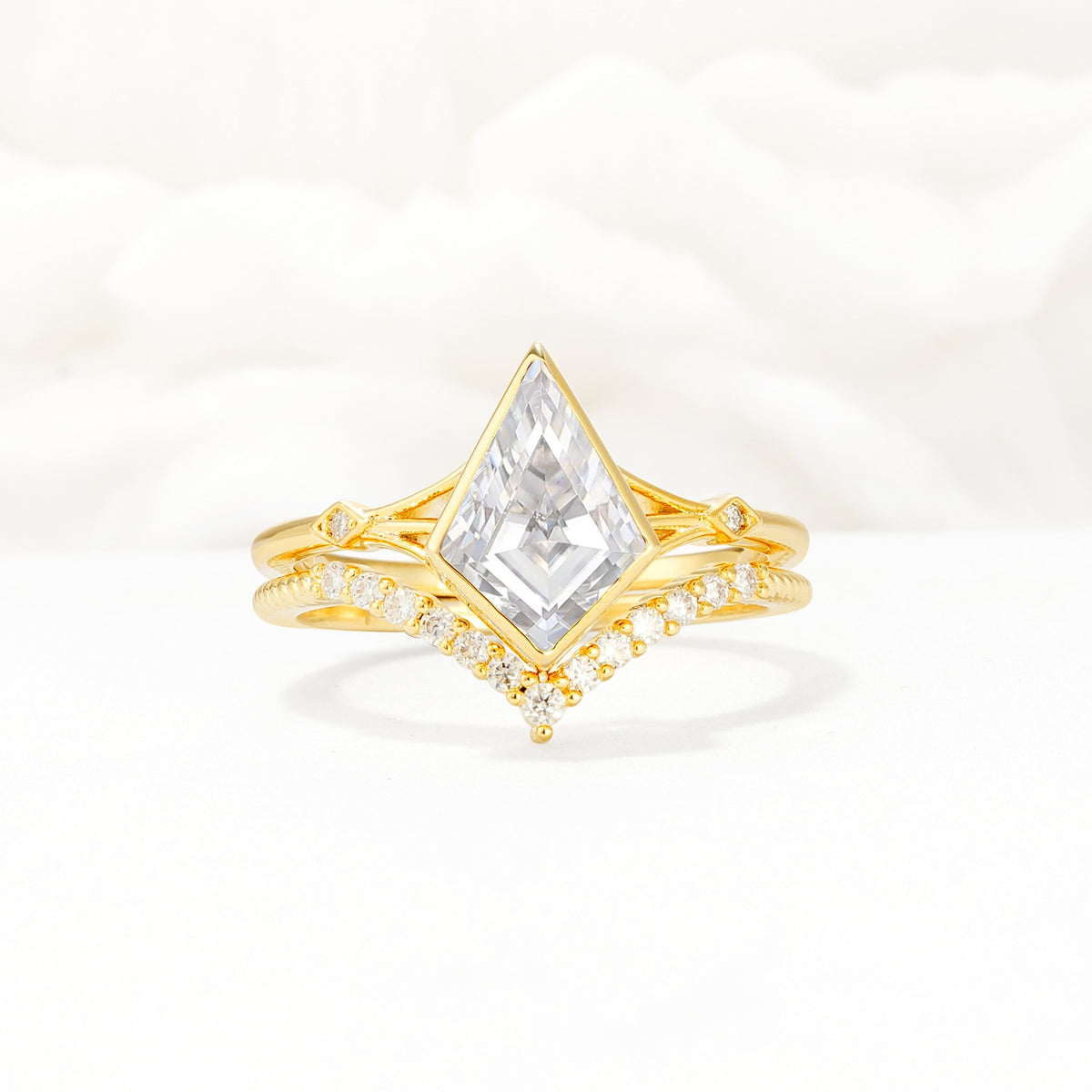 Kite Cut Moissanite Chevron Bridal Ring Set - Yellow-Gold