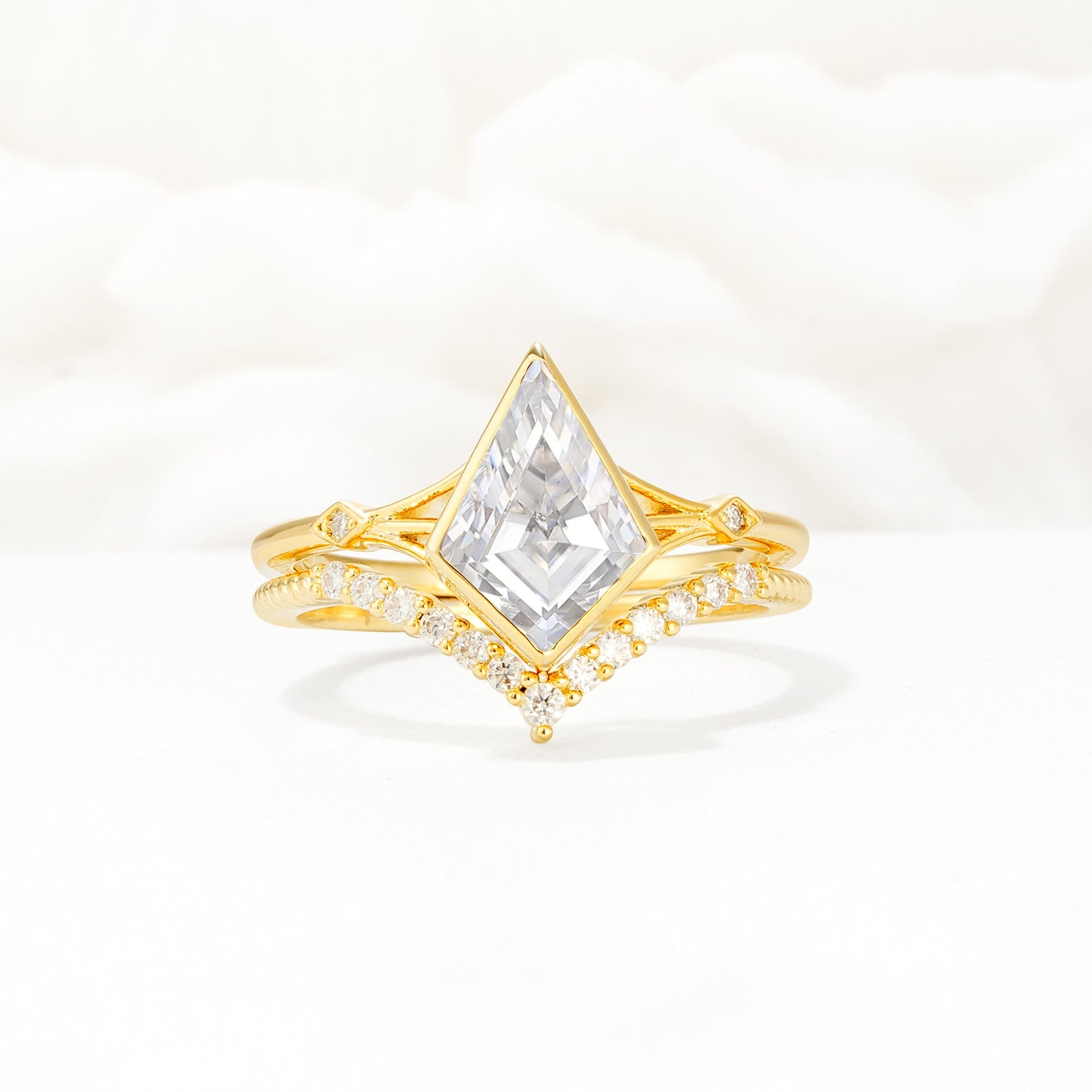Kite Cut Moissanite Chevron Bridal Ring Set - Yellow-Gold