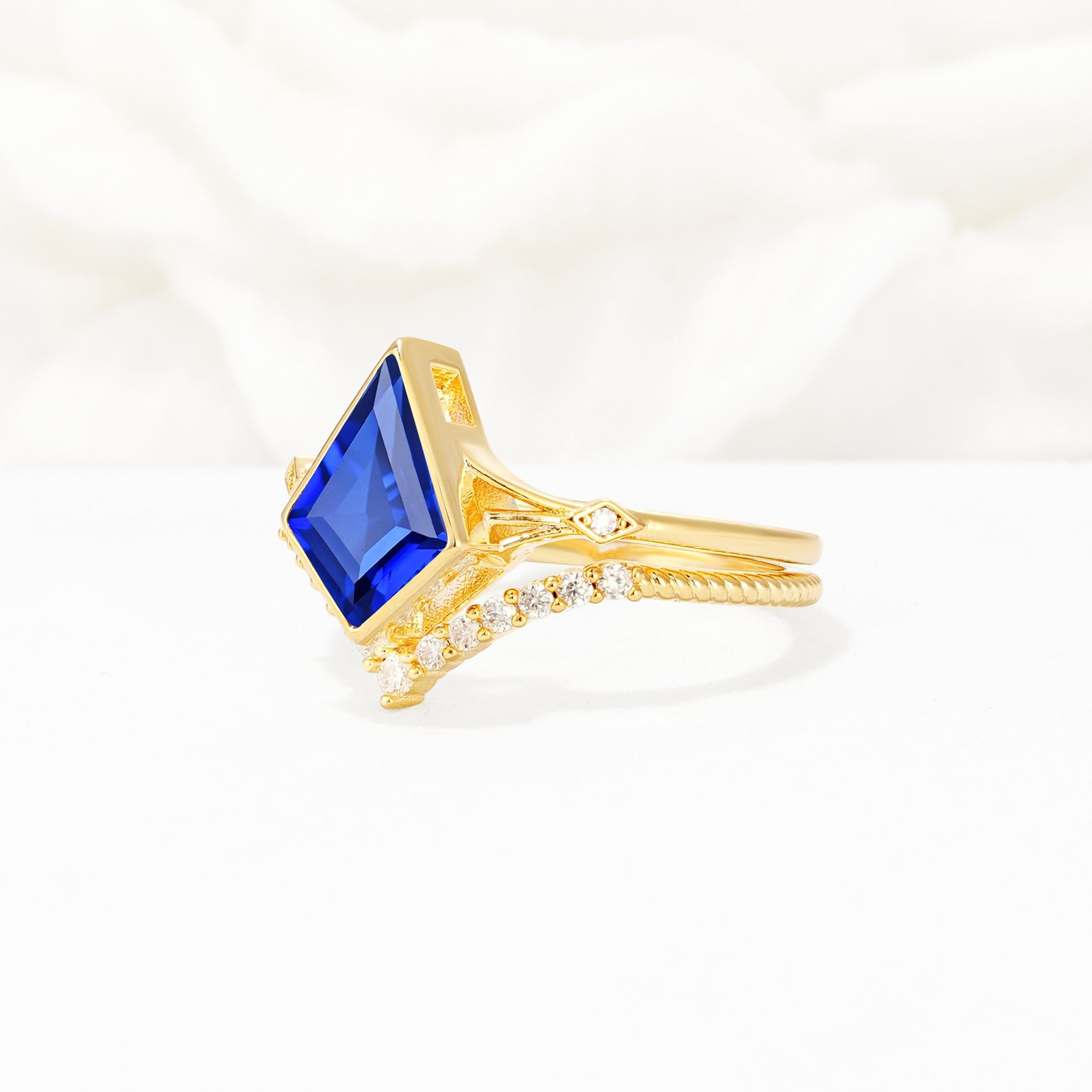 Kite Cut Sapphire Chevron Bridal Ring Set - Rose-Gold