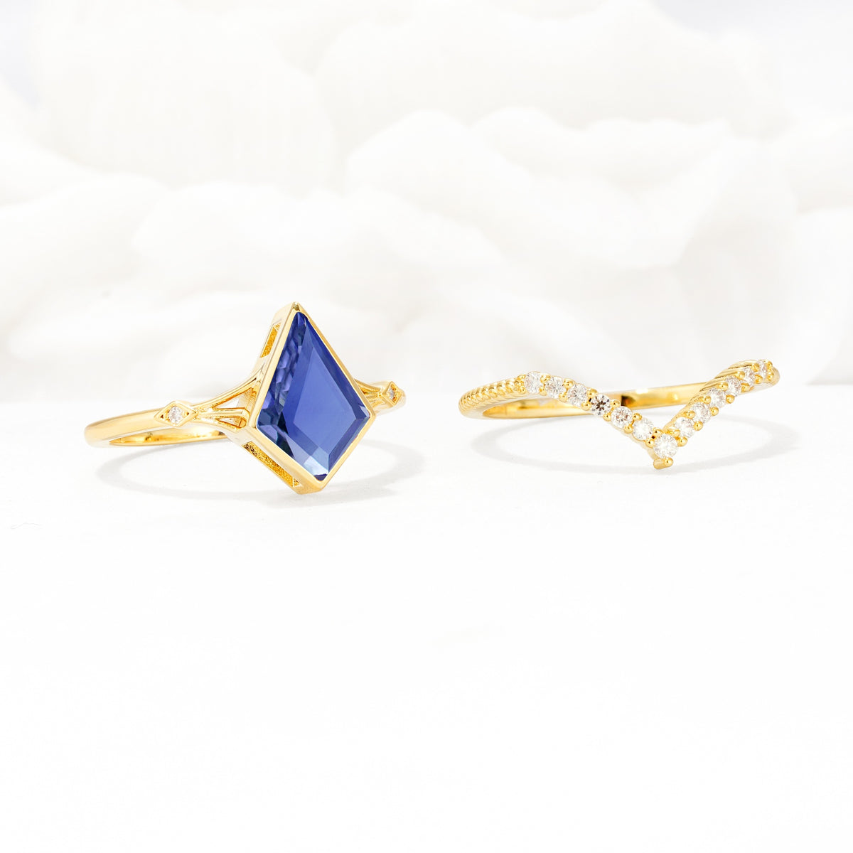 Kite Cut Tanzanite Chevron Bridal Ring Set - Additional view