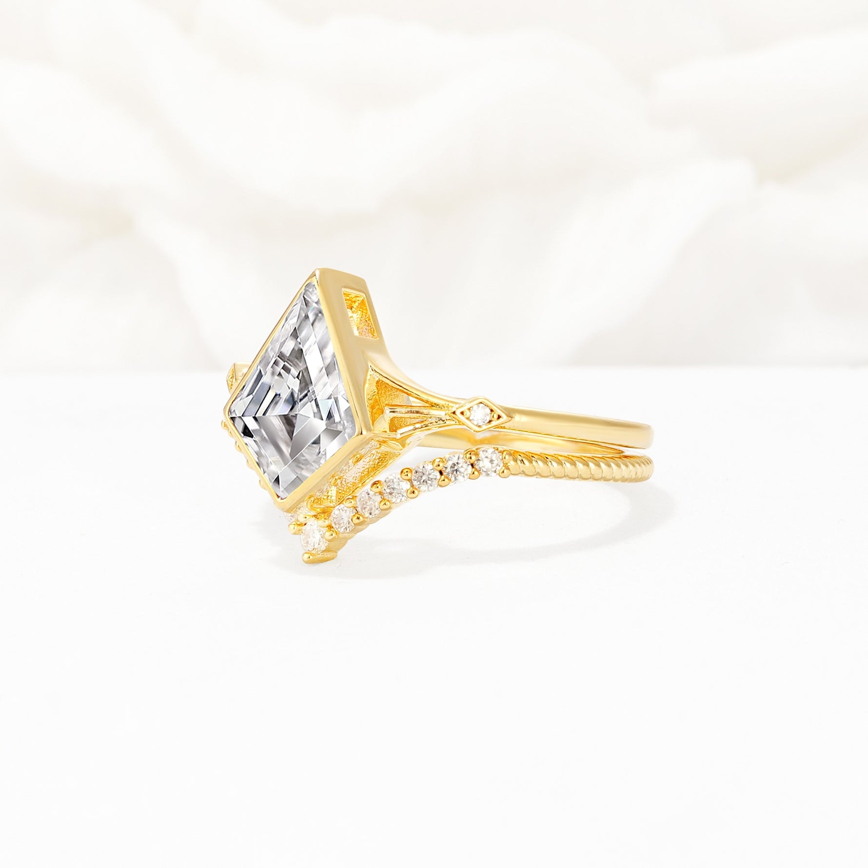 Kite Cut Lab Diamond Chevron Bridal Ring Set - Rose-Gold