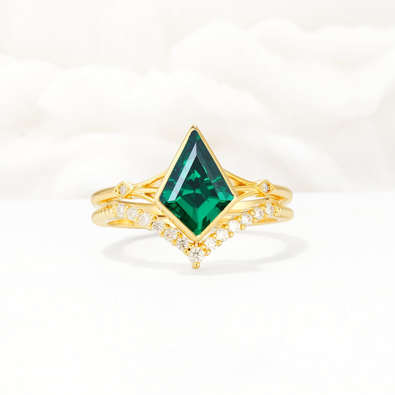 Kite Cut Emerald Chevron Bridal Ring Set - Yellow-Gold