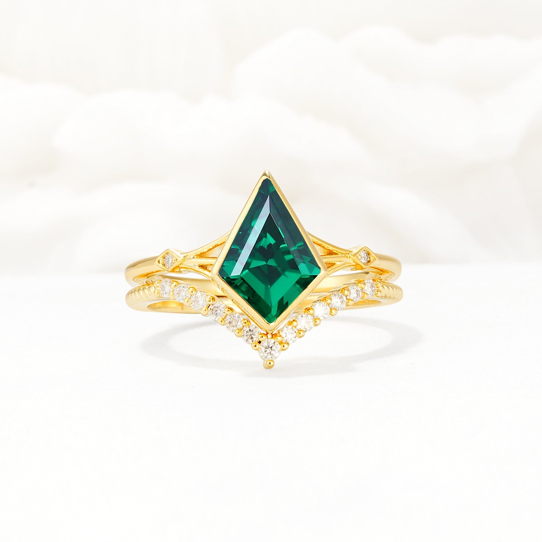 Kite Cut Emerald Chevron Bridal Ring Set - Yellow-Gold
