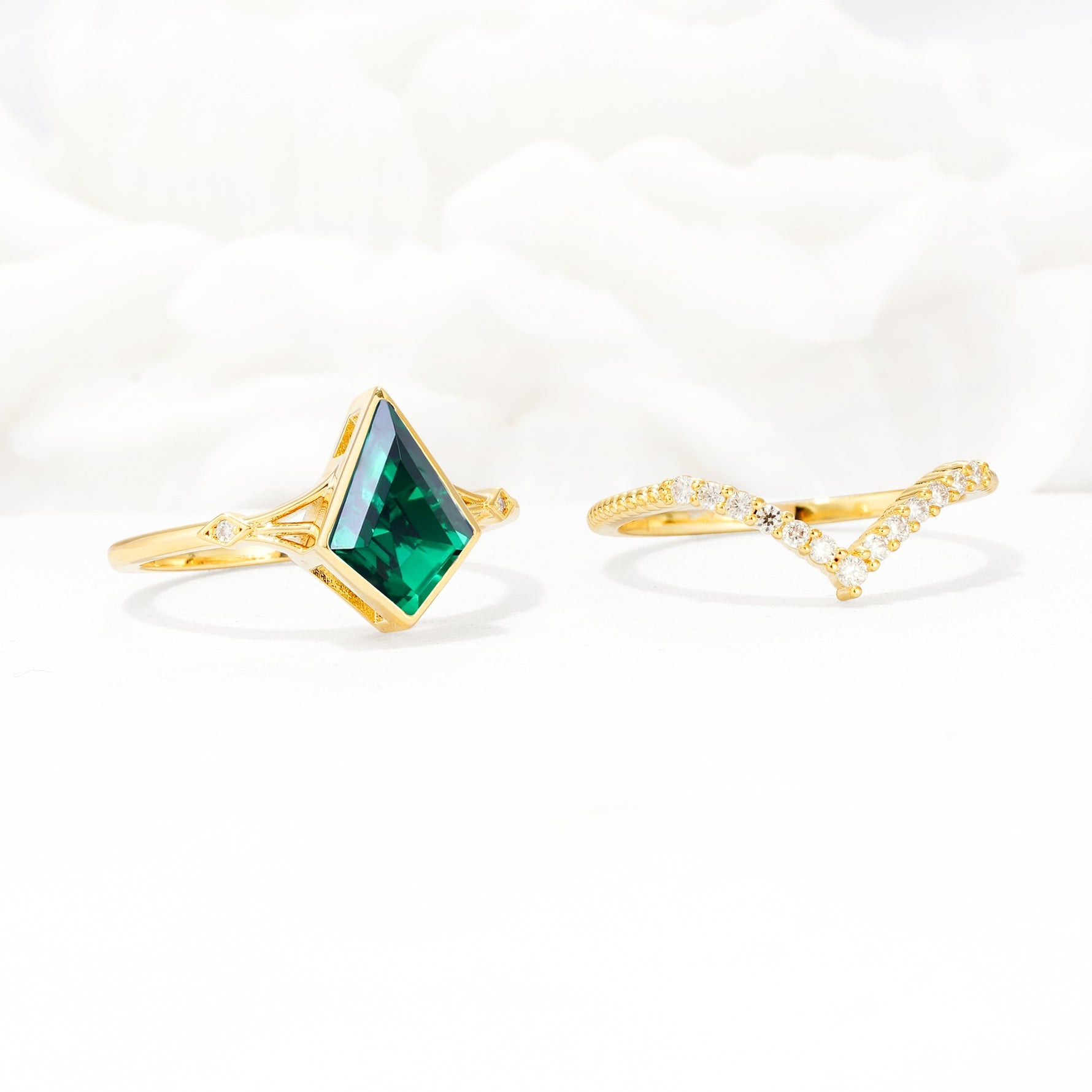 Kite Cut Emerald Chevron Bridal Ring Set - Additional view