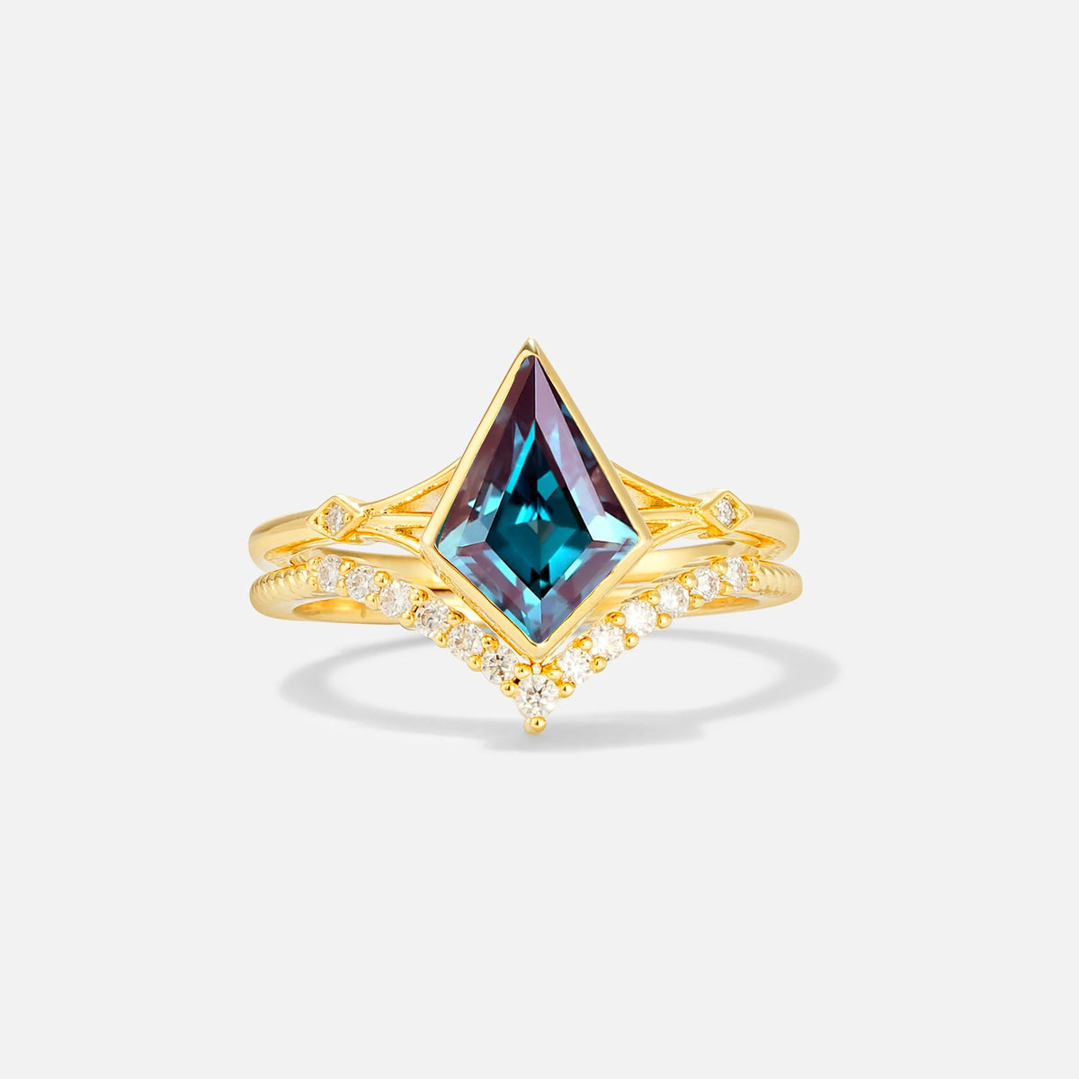 Kite Cut Alexandrite Chevron Bridal Ring Set - Yellow-Gold