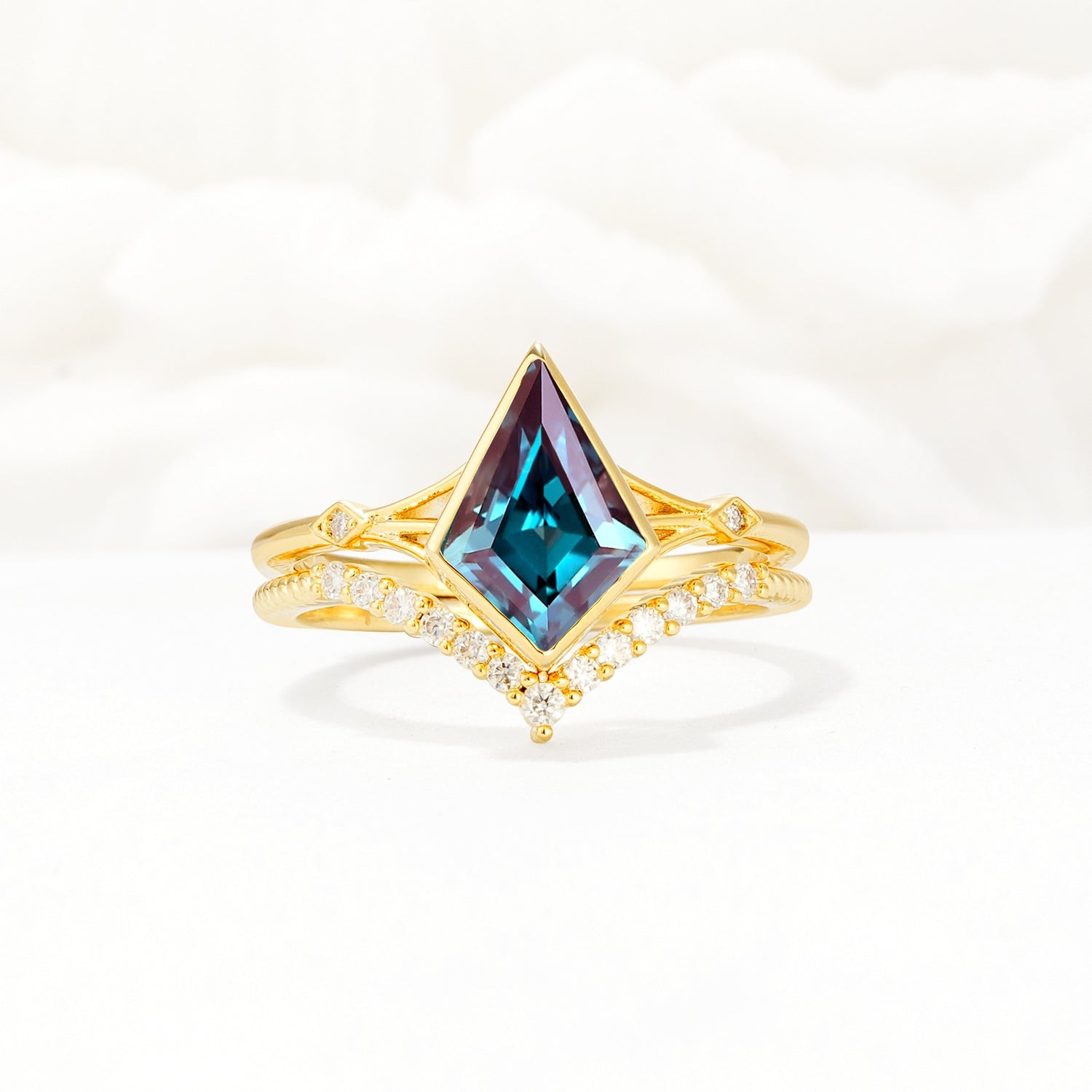Kite Cut Alexandrite Chevron Bridal Ring Set - Yellow-Gold
