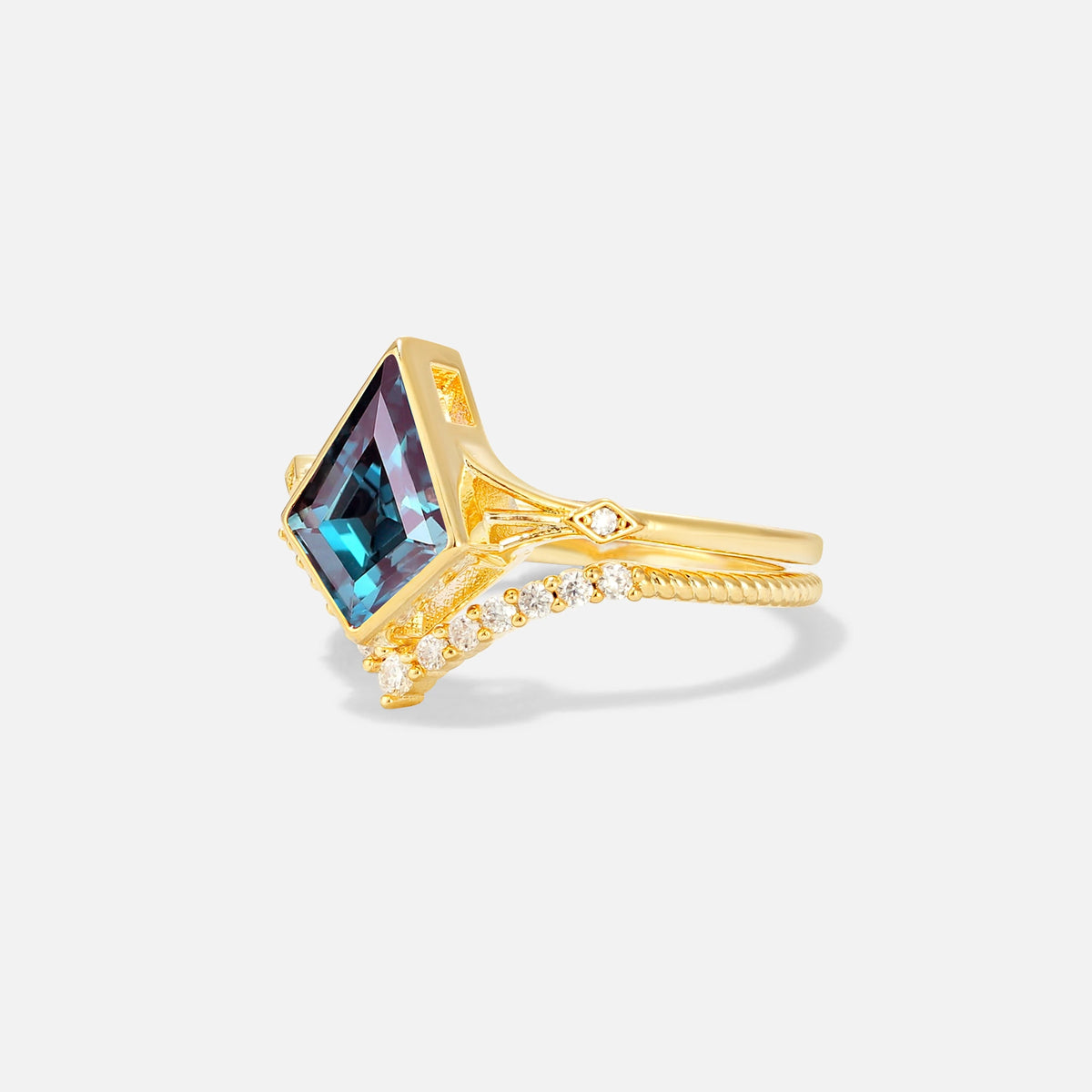 Kite Cut Alexandrite Chevron Bridal Ring Set - Rose-Gold