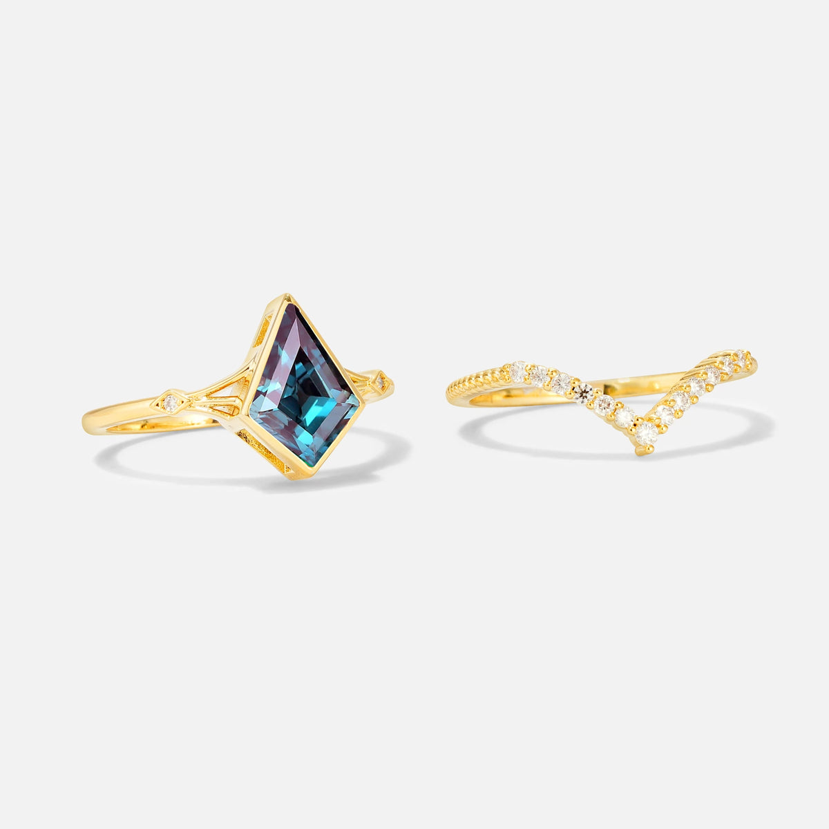 Kite Cut Alexandrite Chevron Bridal Ring Set - Additional view