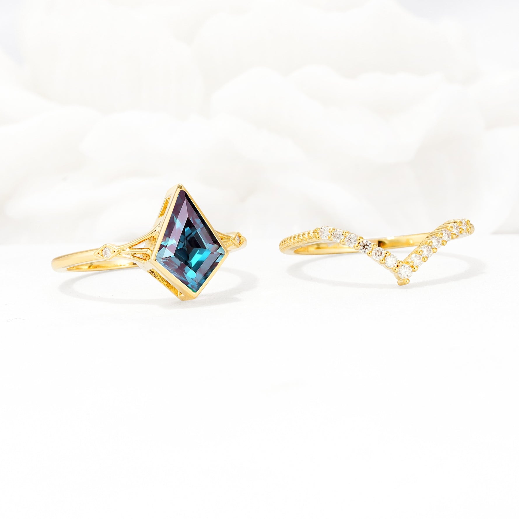 Kite Cut Alexandrite Chevron Bridal Ring Set - Additional view