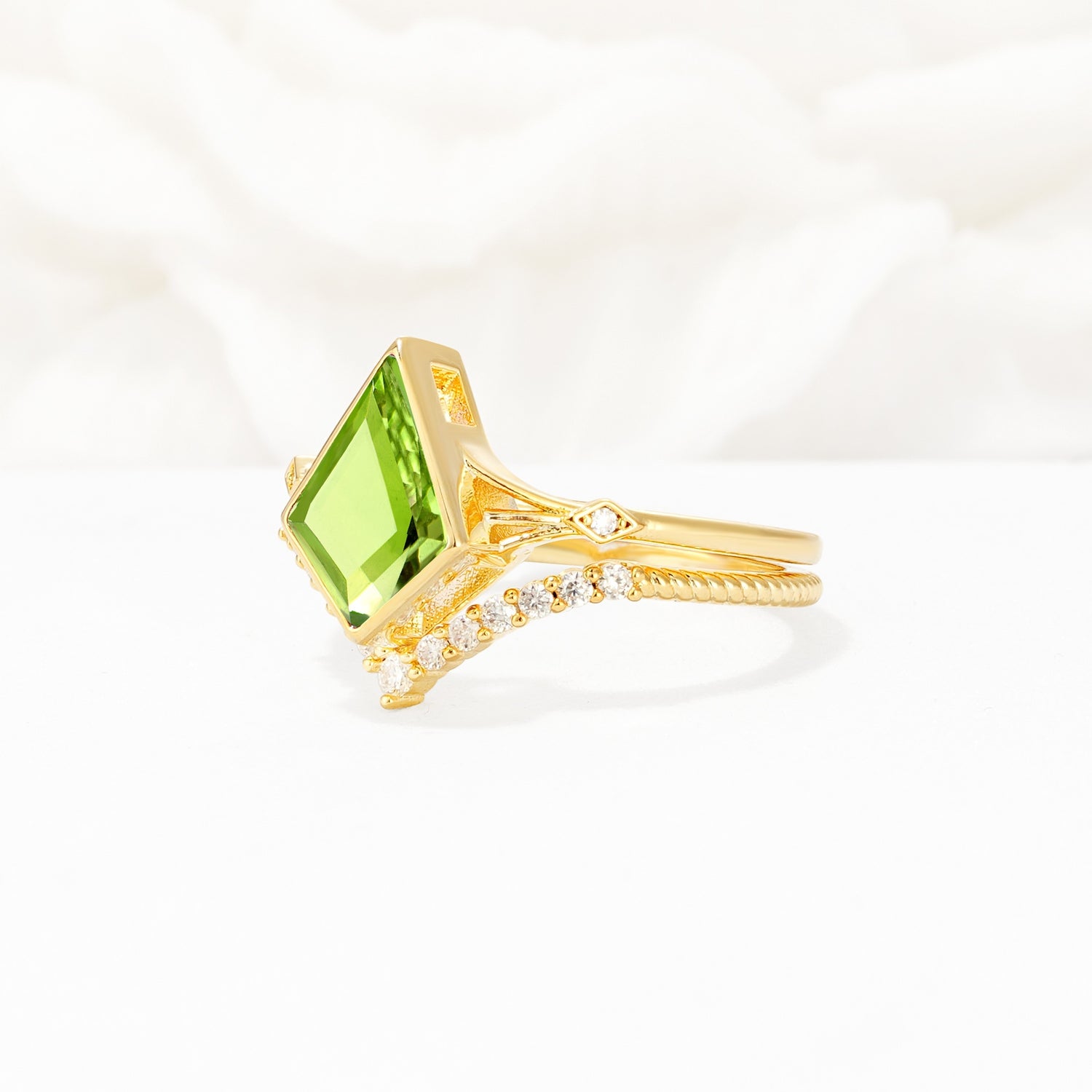 Kite Cut Peridot Chevron Bridal Ring Set - Rose-Gold