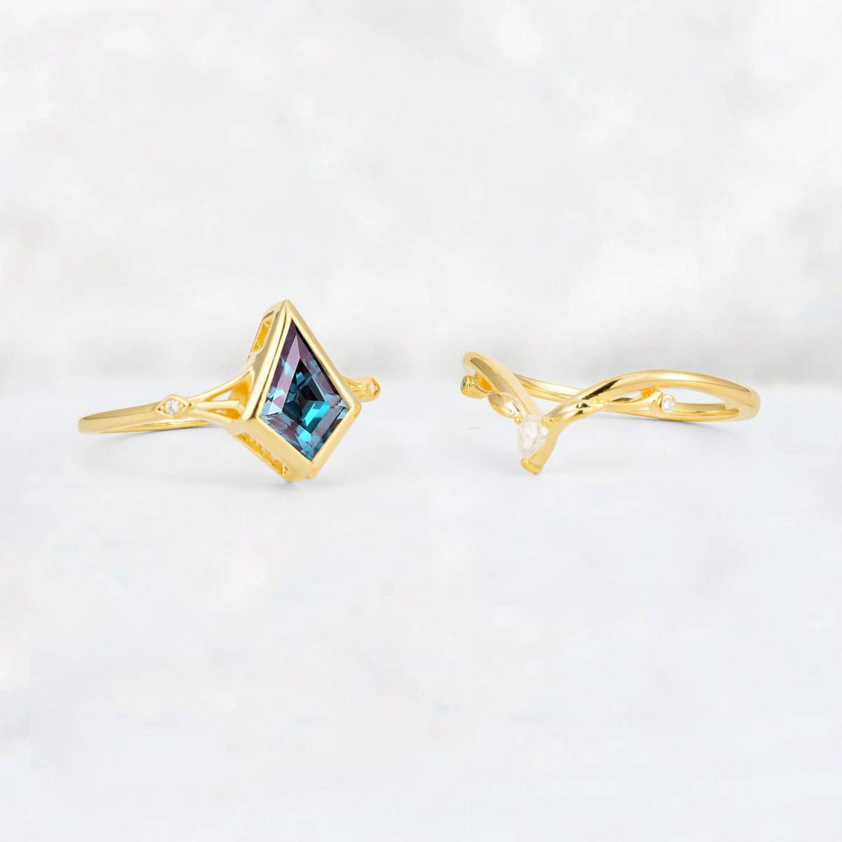 Kite Cut Alexandrite Nature-Inspired Bridal Ring Set - Additional view