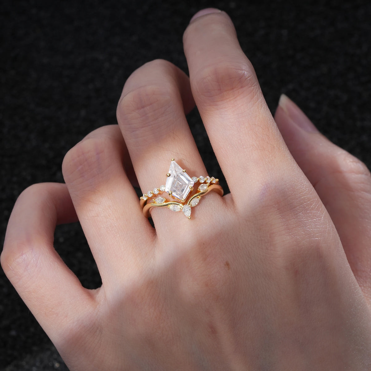 Luxurious Sparkling Kite-Cut Moissanite Bridal Ring Set