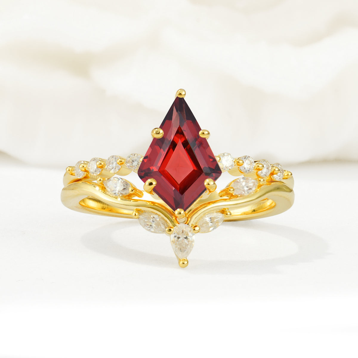 SR17094 Garnet Ring - Yellow-Gold