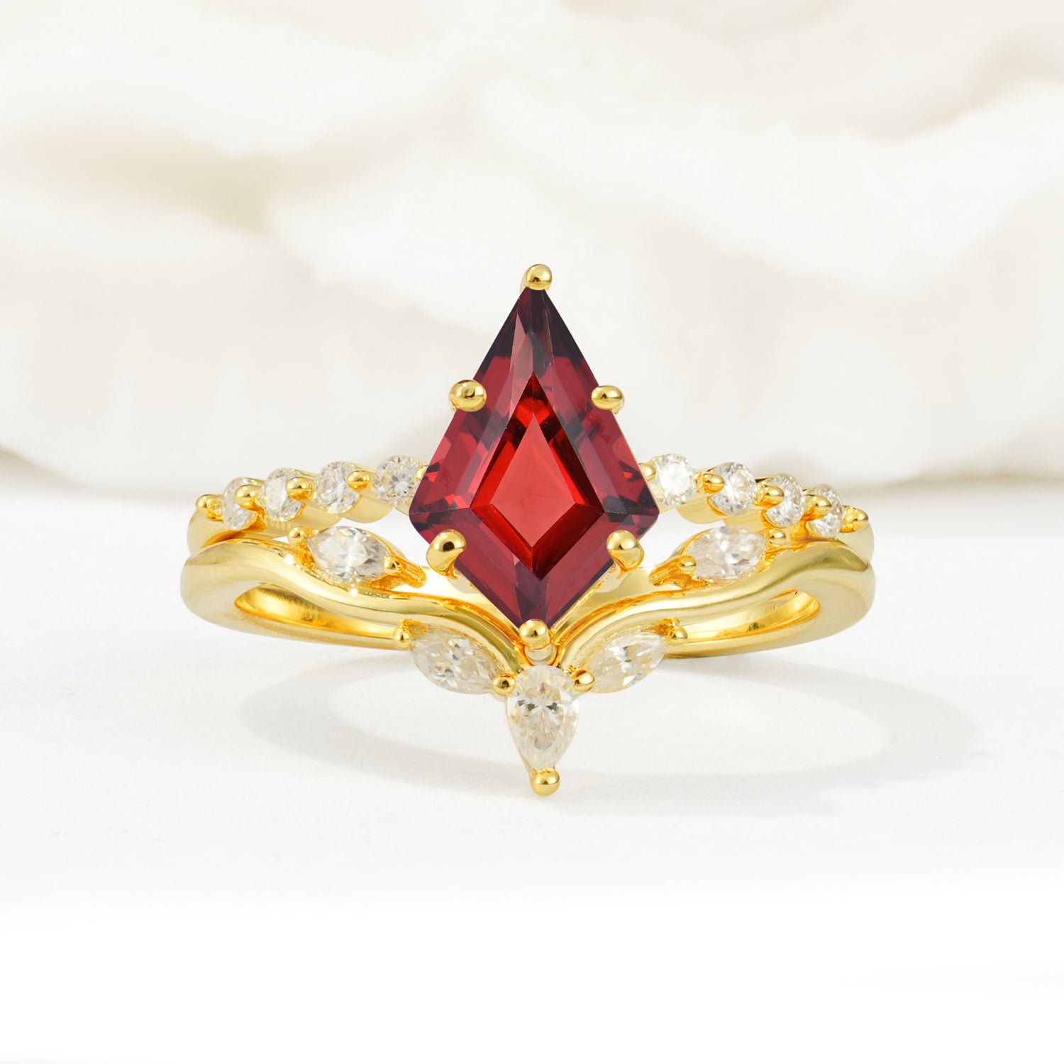SR17094 Garnet Ring - Yellow-Gold