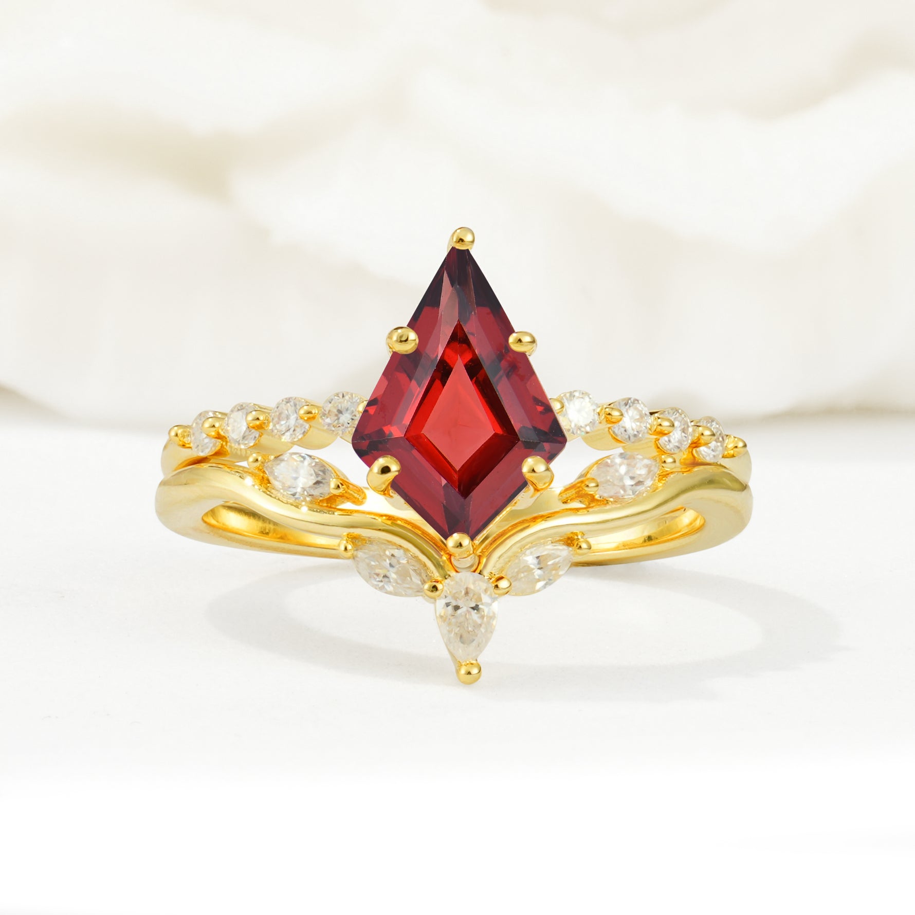 SR17094 Garnet Ring - Yellow-Gold