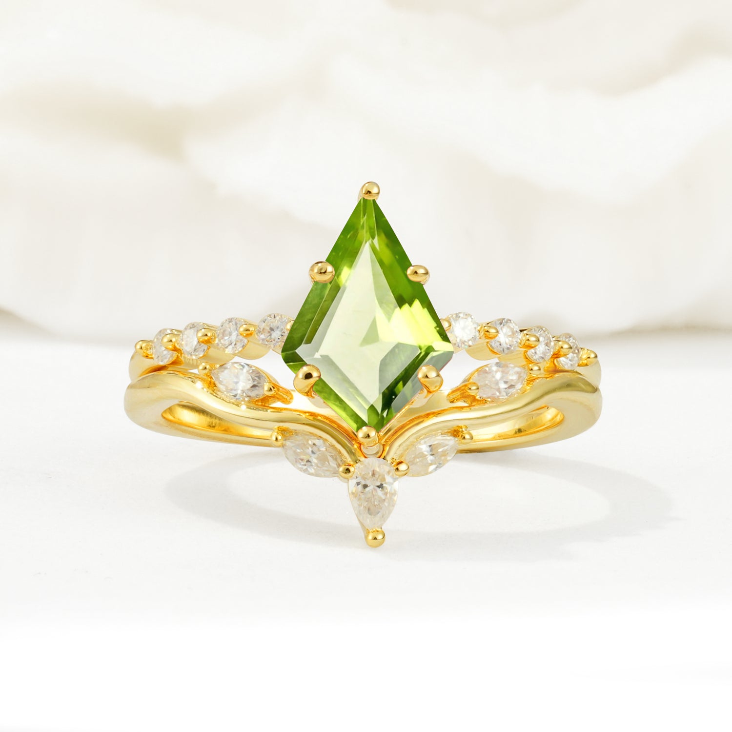 SR17094 Peridot Ring - Yellow-Gold