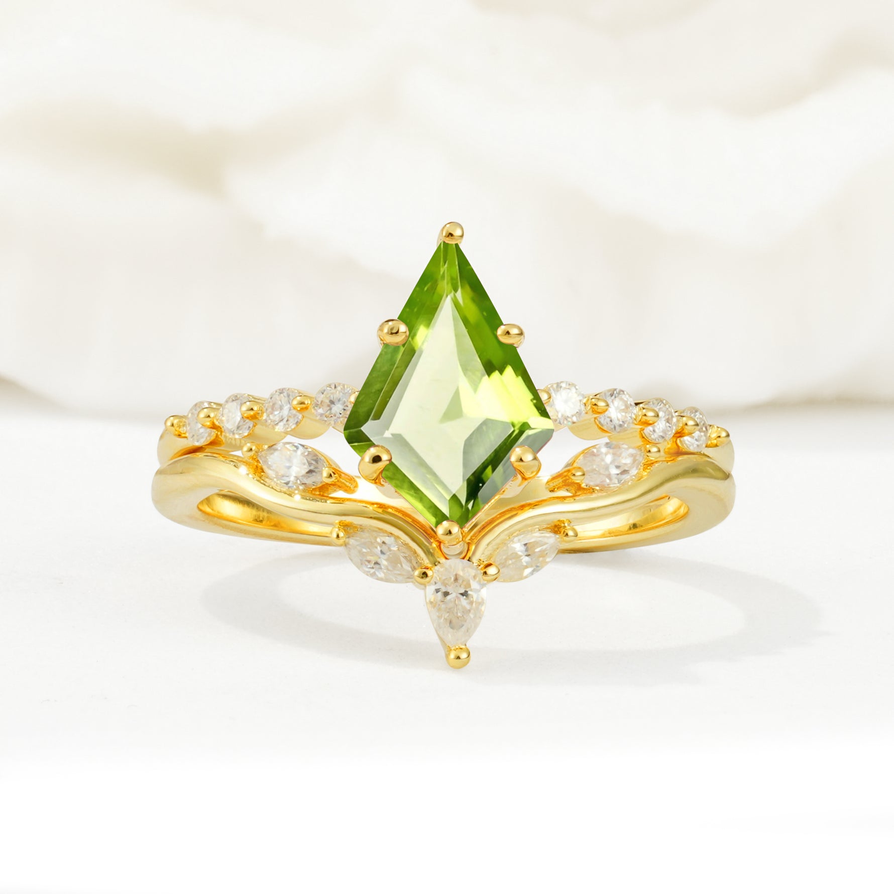 SR17094 Peridot Ring - Yellow-Gold
