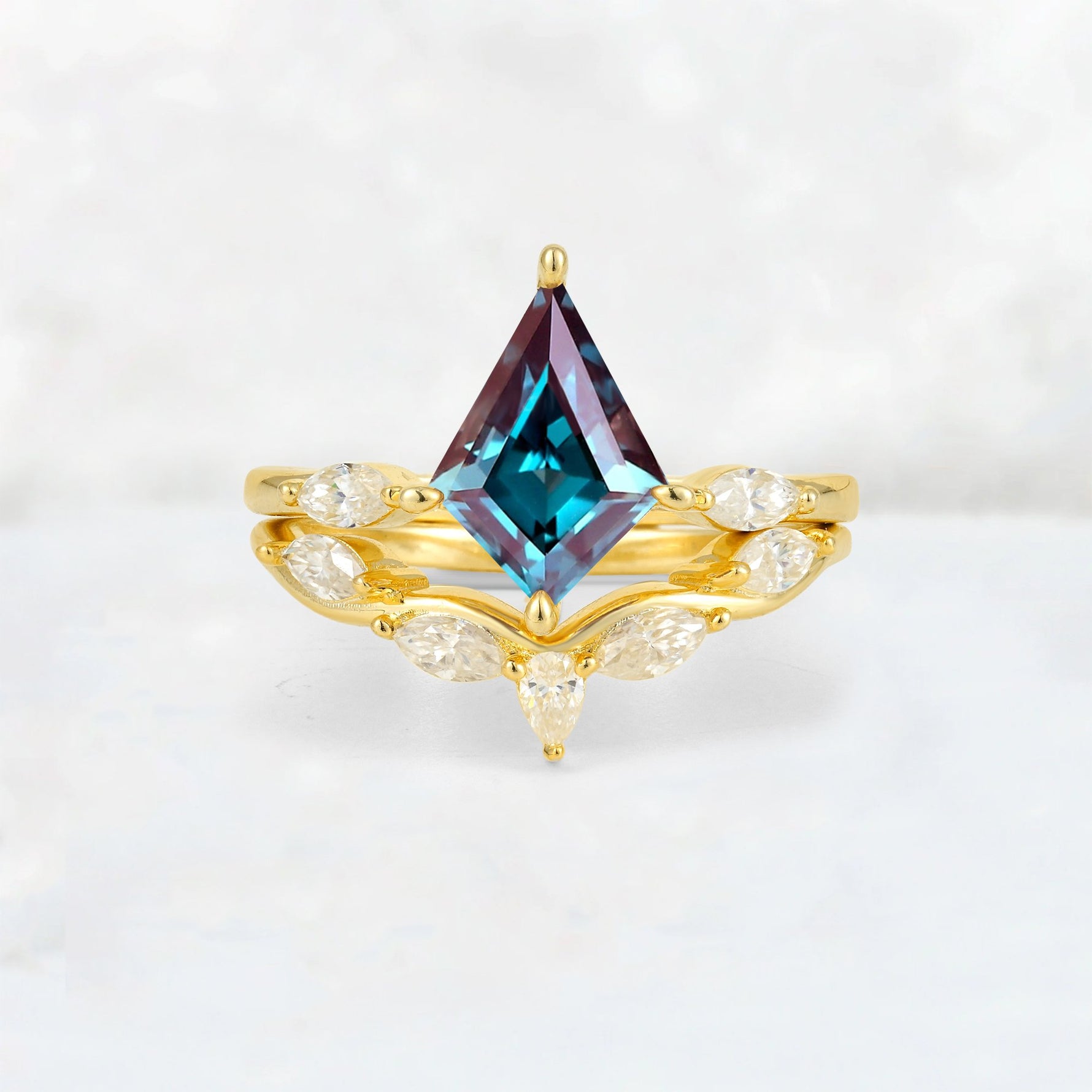 Kite Cut Alexandrite Leaf Chevron Bridal Ring Set - Yellow-Gold