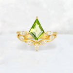 Kite Cut Peridot Leaf Chevron Bridal Ring Set - Yellow-Gold