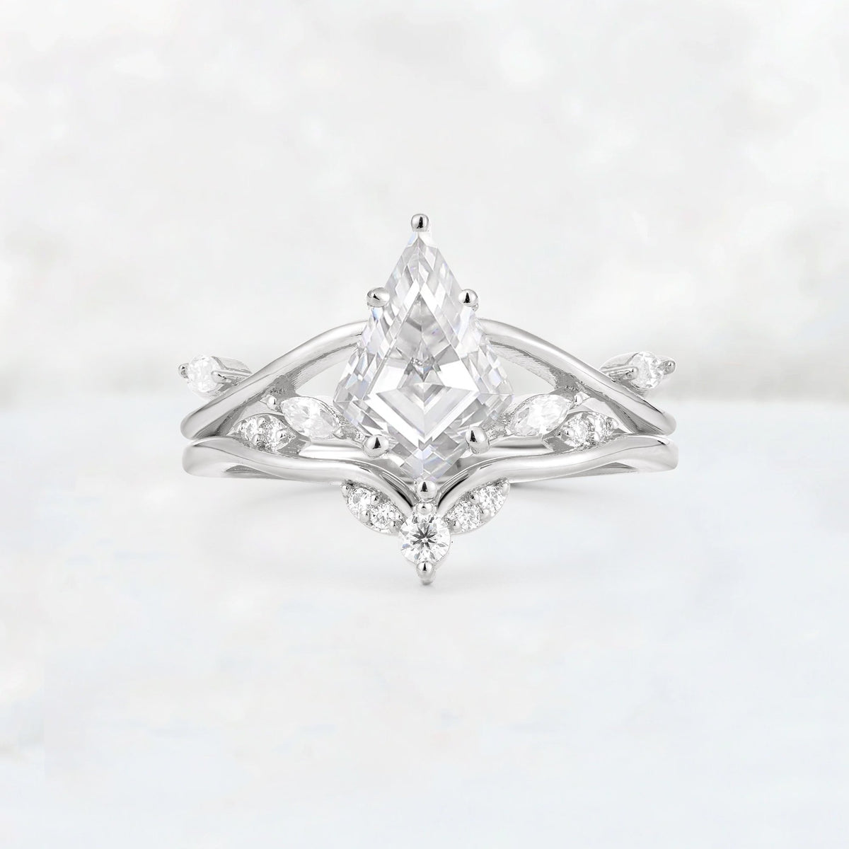 Kite Cut Moissanite Leaf Chevron Engagement Ring Set - Additional view