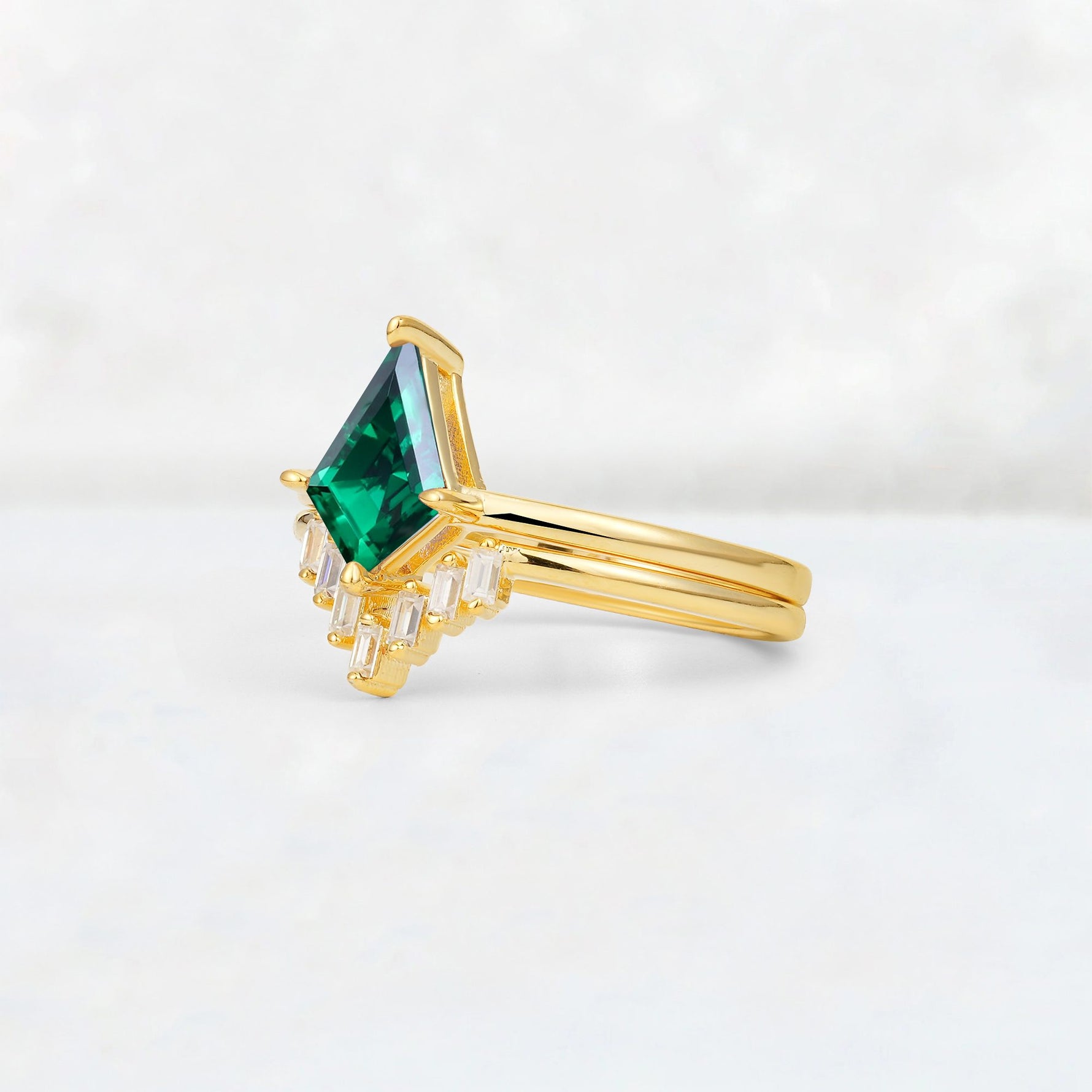 Kite Cut Emerald Baguette Chevron Bridal Ring Set - Rose-Gold