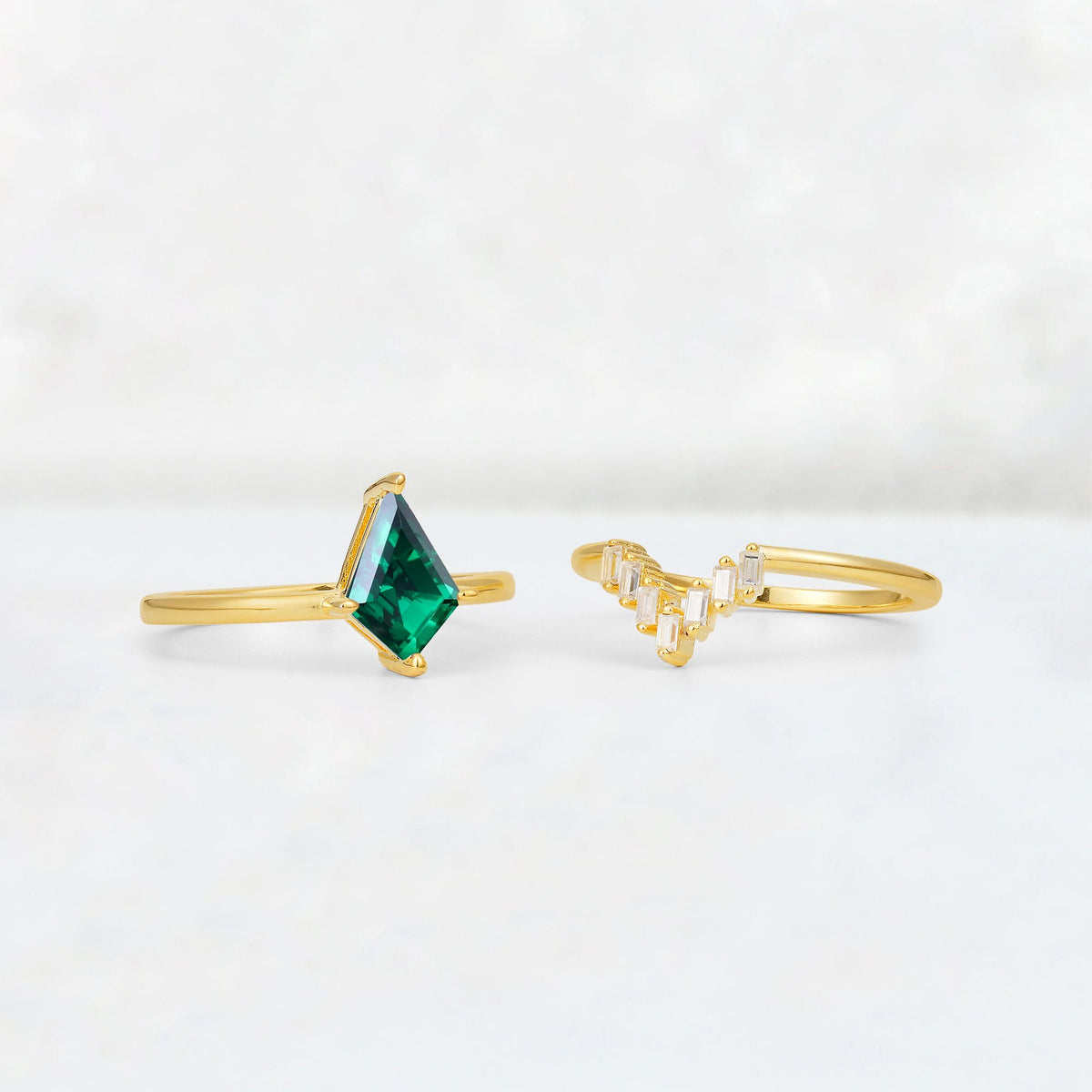 Kite Cut Emerald Baguette Chevron Bridal Ring Set - Additional view
