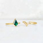 Kite Cut Emerald Baguette Chevron Bridal Ring Set - Additional view
