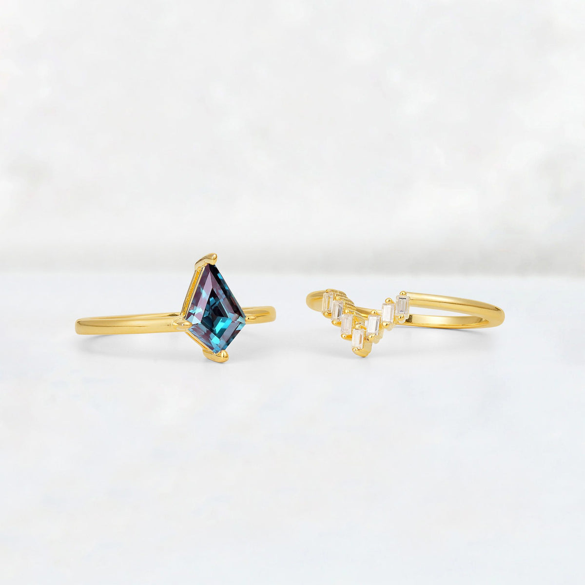 Kite Cut Alexandrite Baguette Chevron Bridal Ring Set - Additional view