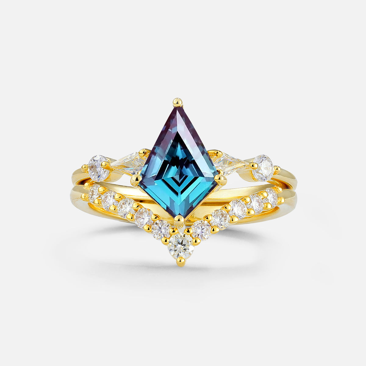 Classic 4 Prong Sparkling Kite-Cut Alexandrite Bridal Ring Set