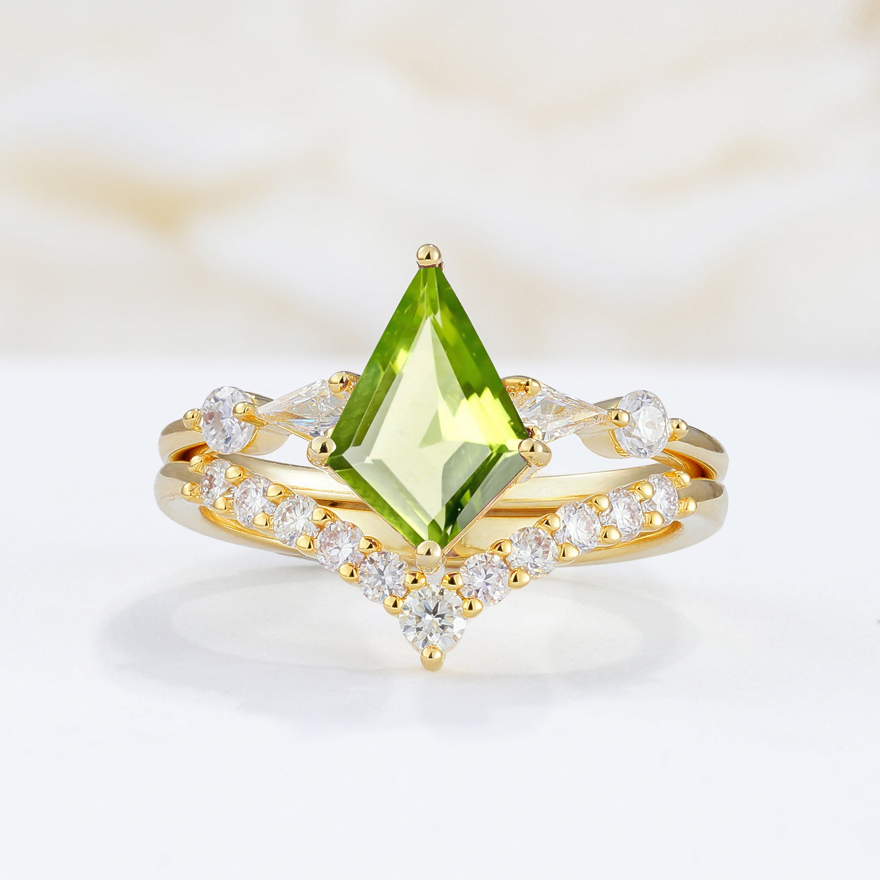 SR17101 Peridot Ring - Yellow-Gold