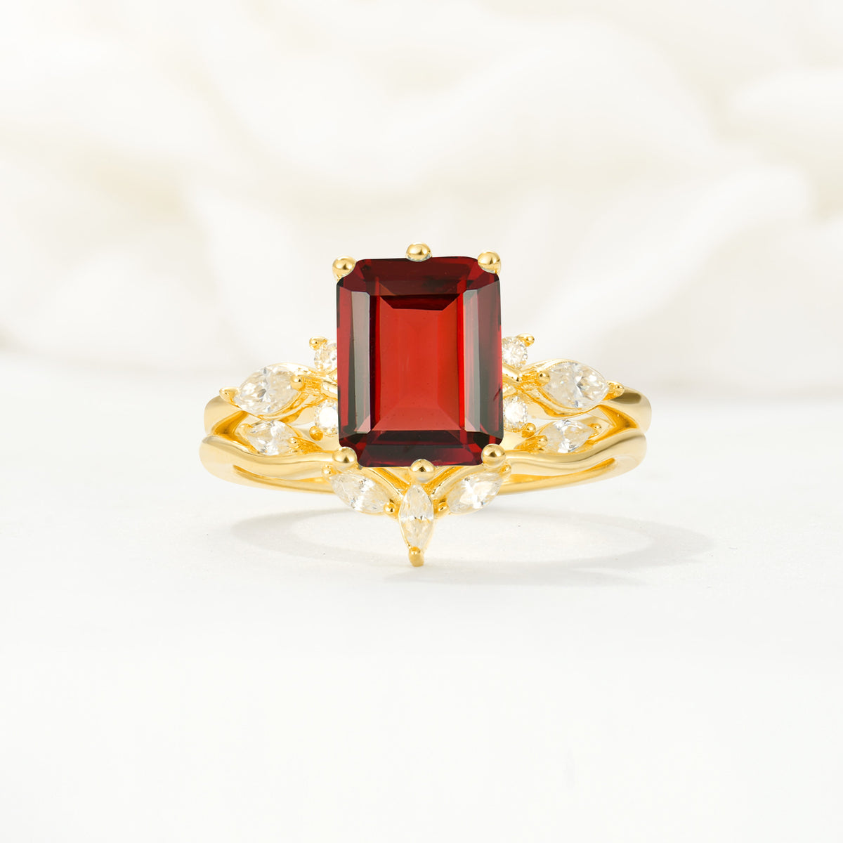 SR17109 Garnet Ring - Yellow-Gold