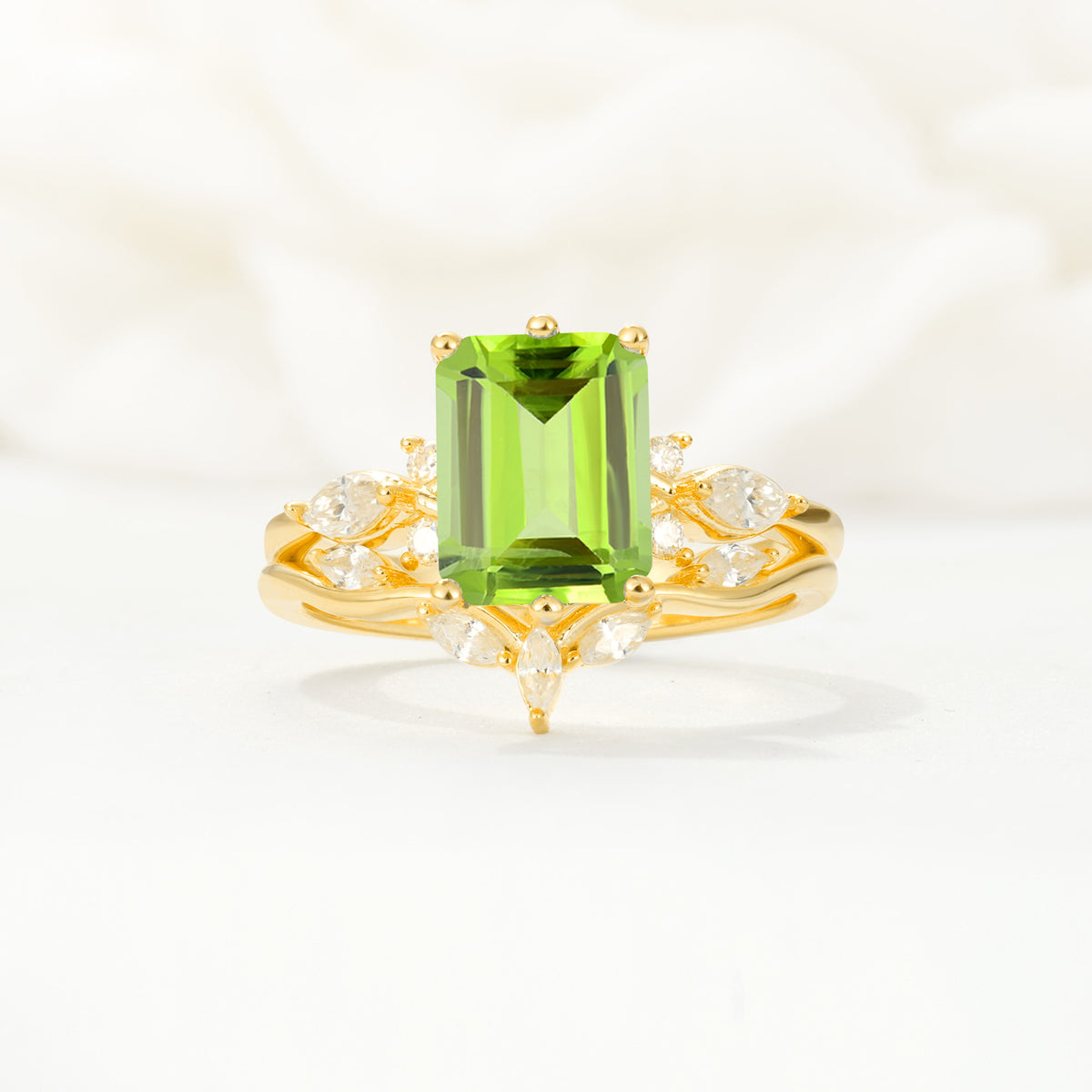 SR17109 Peridot Ring - Yellow-Gold