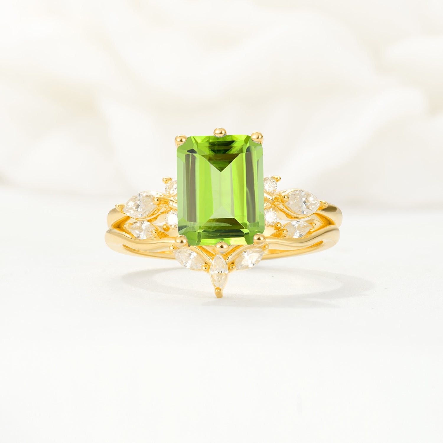 SR17109 Peridot Ring - Yellow-Gold